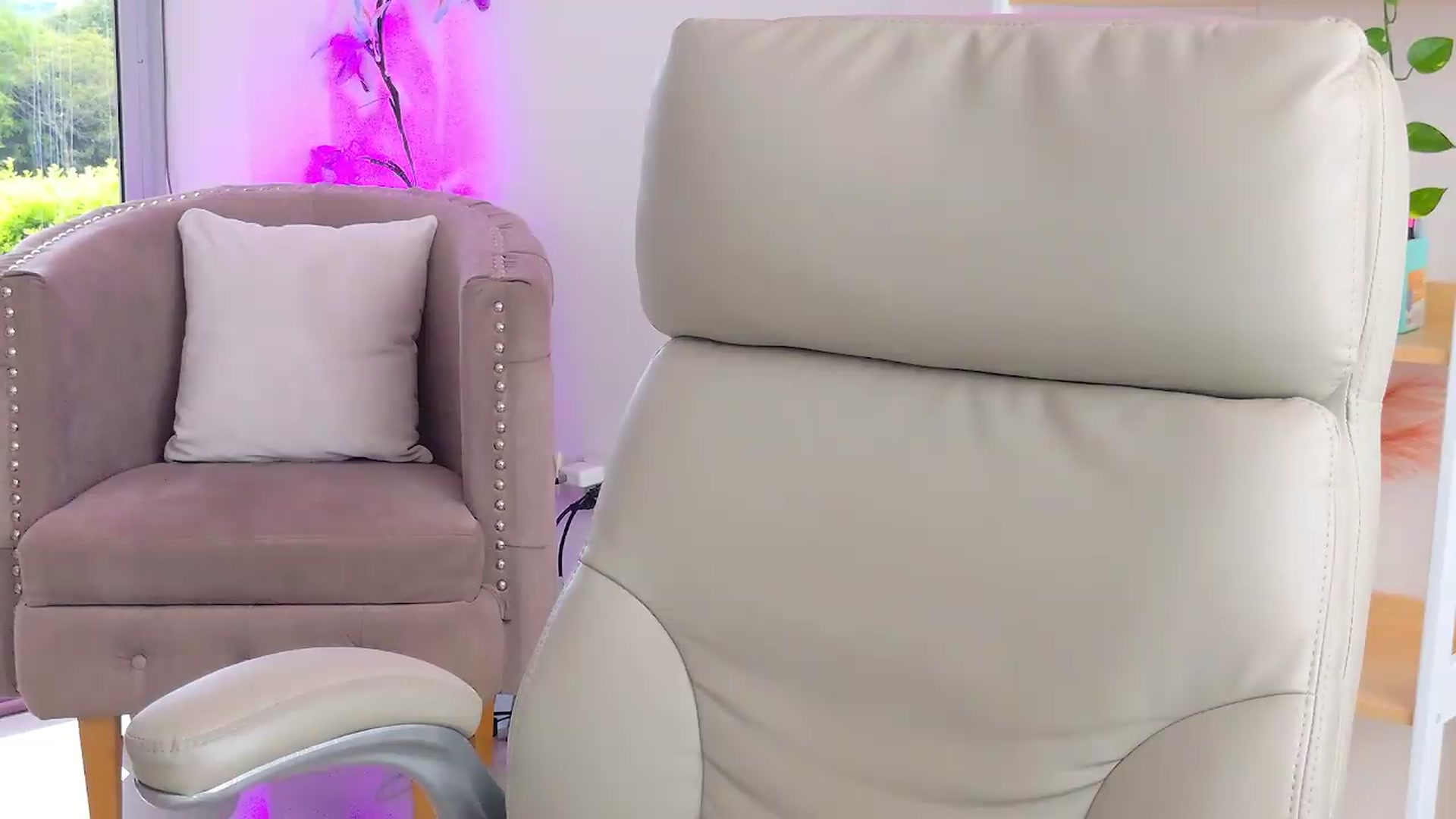 Gallery image thumbnail from KIMBERLY___'s myfreecams stream on, 06/14/2026, 16:16 image 18 of 20