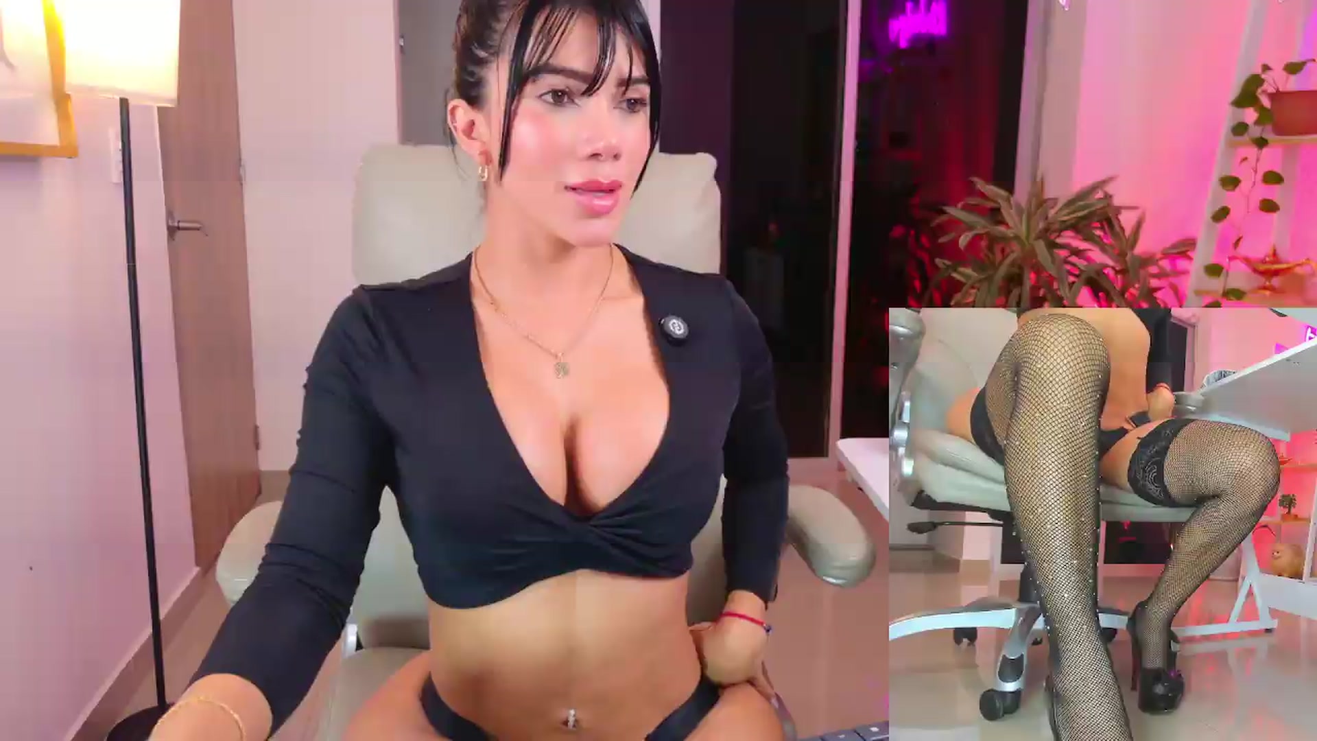 Gallery image thumbnail from KIMBERLY___'s myfreecams stream on, 08/10/2026, 24:43 image 3 of 20