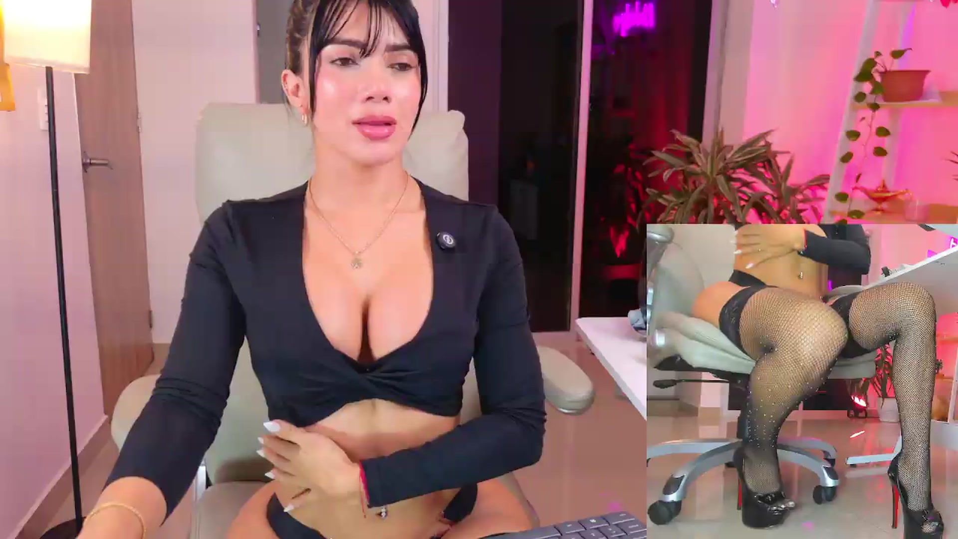 Gallery image thumbnail from KIMBERLY___'s myfreecams stream on, 08/10/2026, 24:43 image 10 of 20