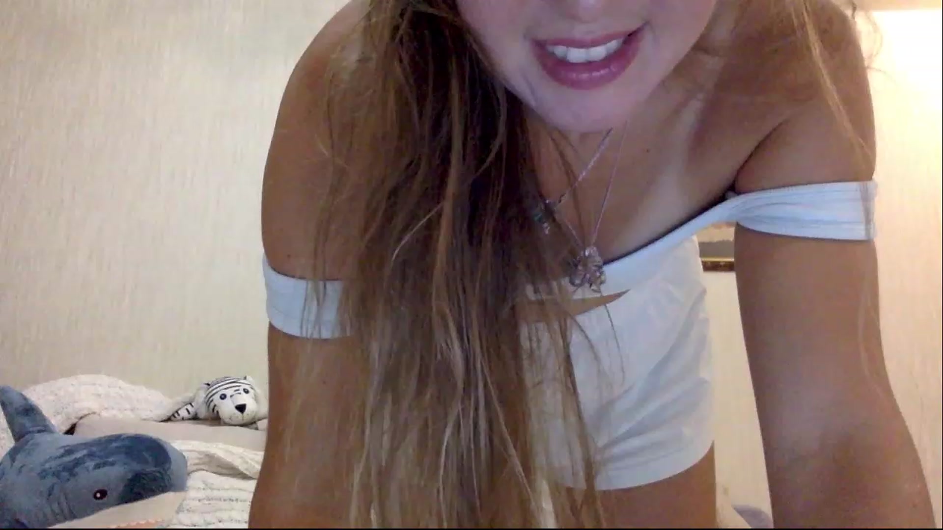 Gallery image thumbnail from KITTENGER's myfreecams stream on, 11/17/2022, 23:45 image 3 of 20