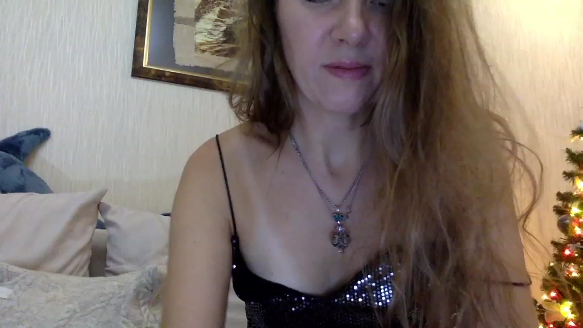 Gallery image thumbnail from KITTENGER's myfreecams stream on, 12/25/2022, 24:04 image 8 of 20