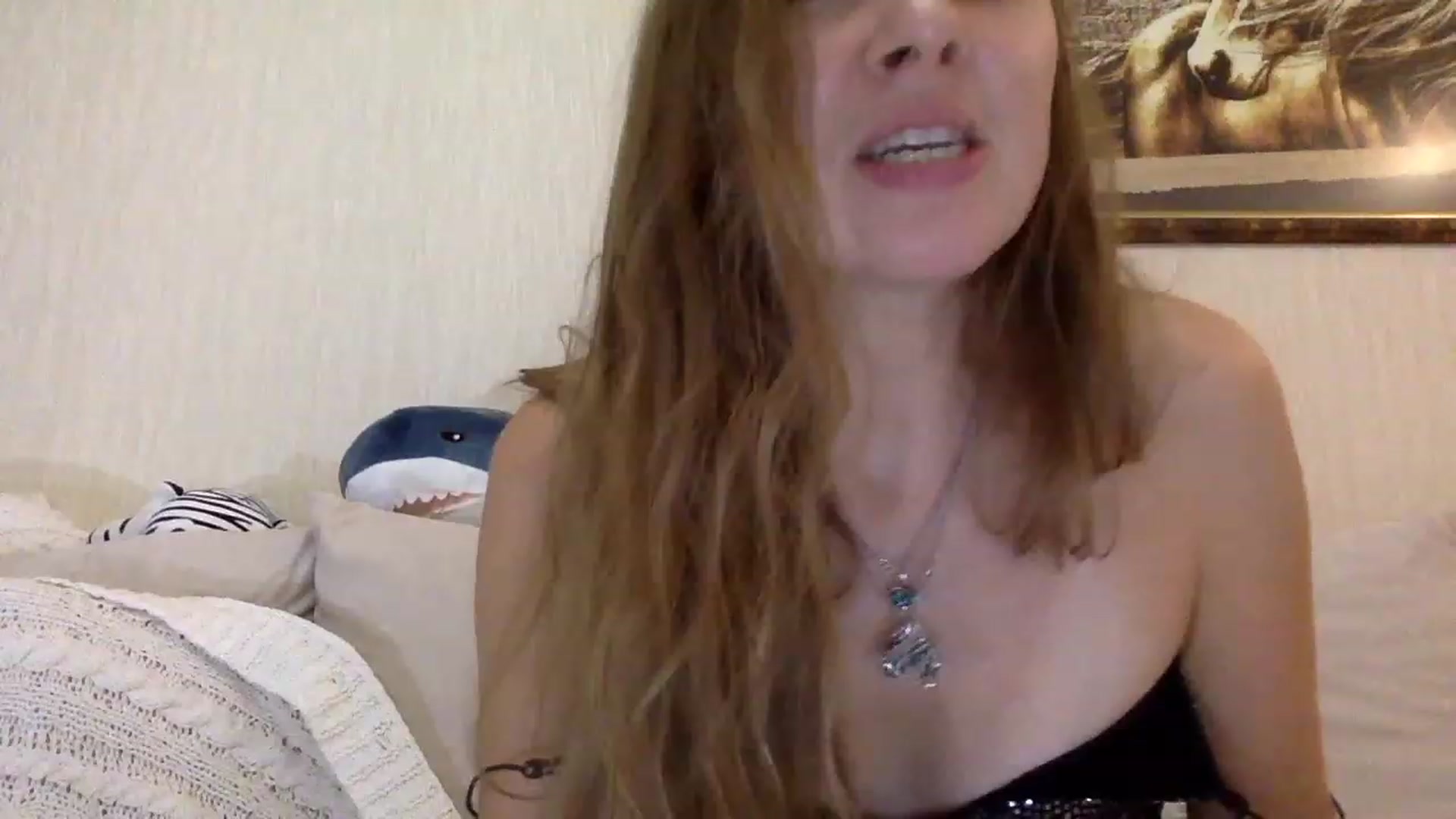 Gallery image thumbnail from KITTENGER's myfreecams stream on, 12/25/2022, 24:04 image 16 of 20