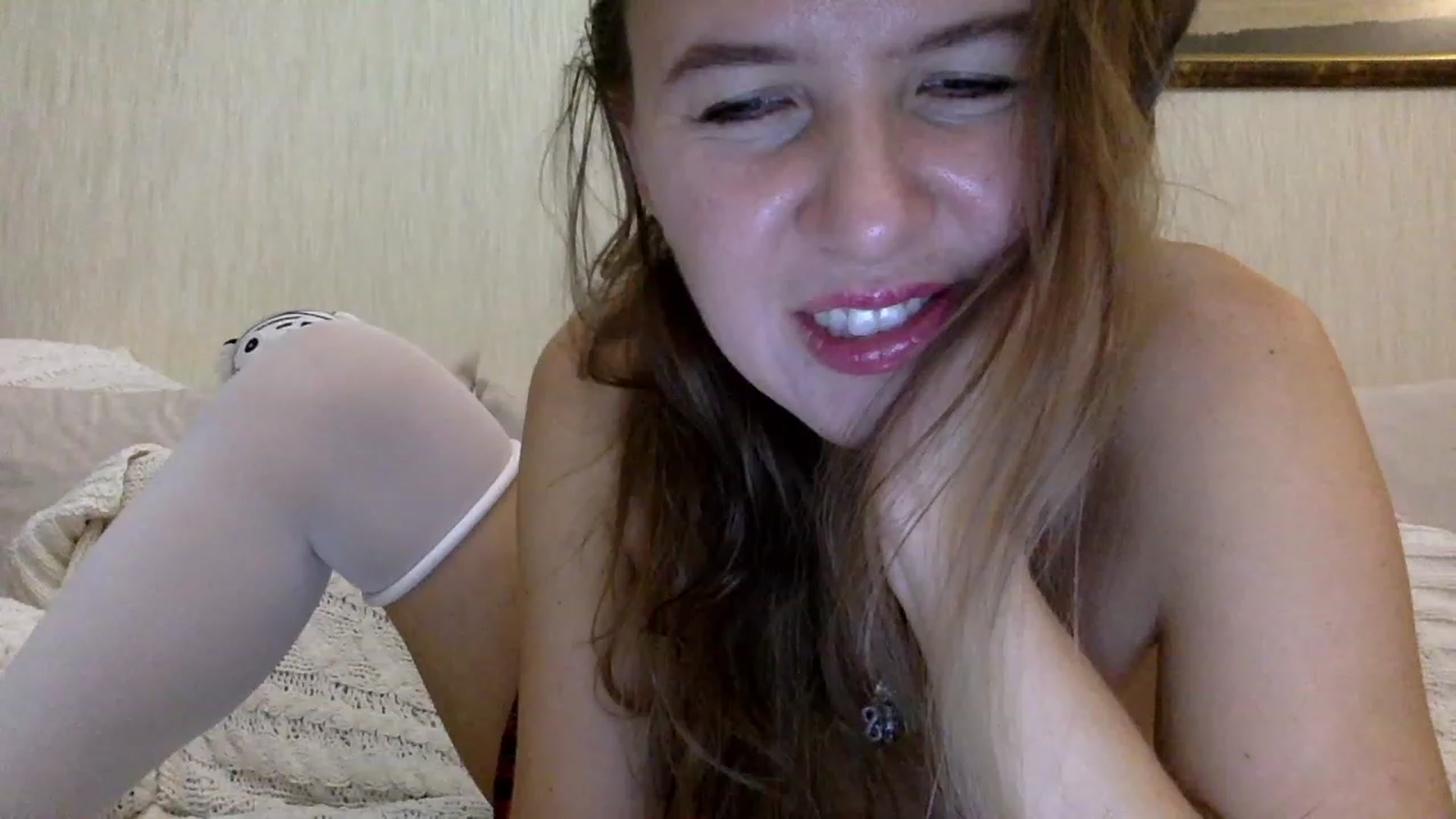 Gallery image thumbnail from KITTENGER's myfreecams stream on, 12/27/2022, 13:36 image 17 of 20