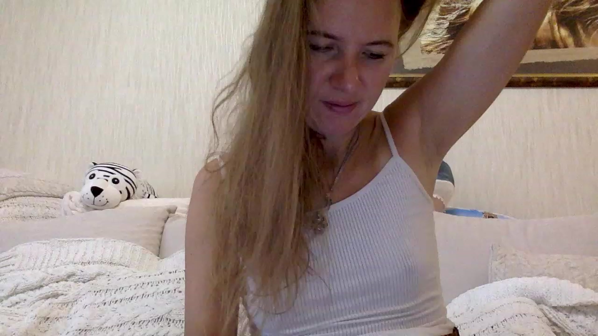 Gallery image thumbnail from KITTENGER's myfreecams stream on, 02/28/2023, 10:31 image 13 of 20