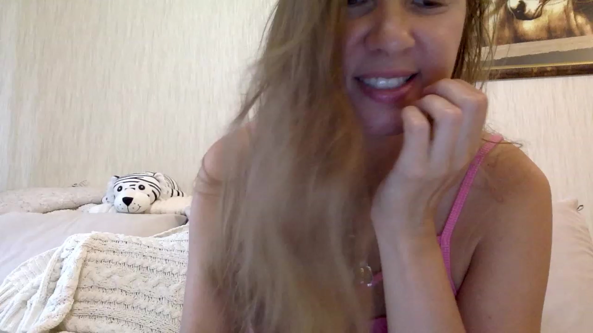Gallery image thumbnail from KITTENGER's myfreecams stream on, 07/12/2023, 12:17 image 7 of 20