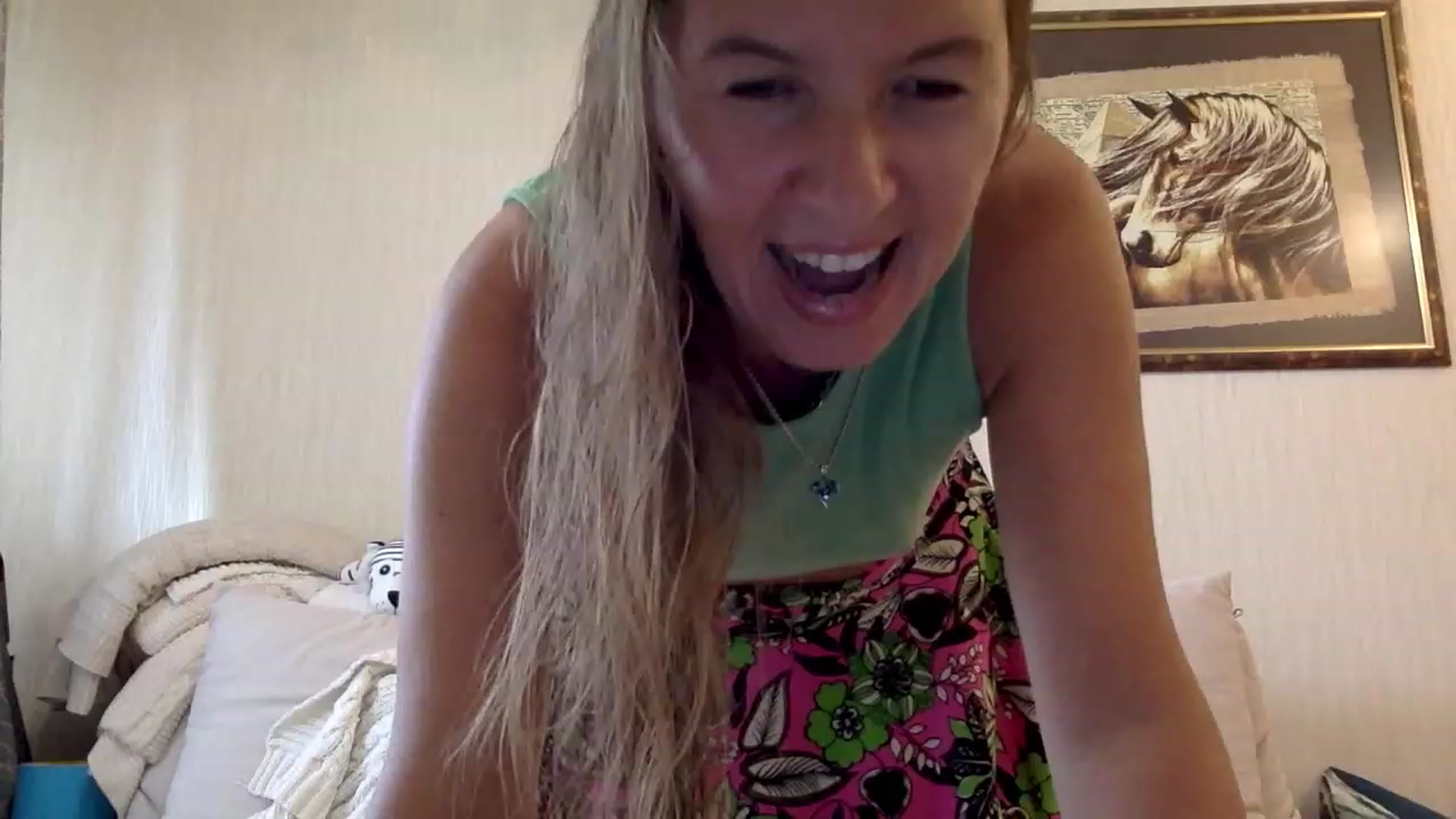 Gallery image thumbnail from KITTENGER's myfreecams stream on, 08/14/2023, 12:44 image 13 of 20