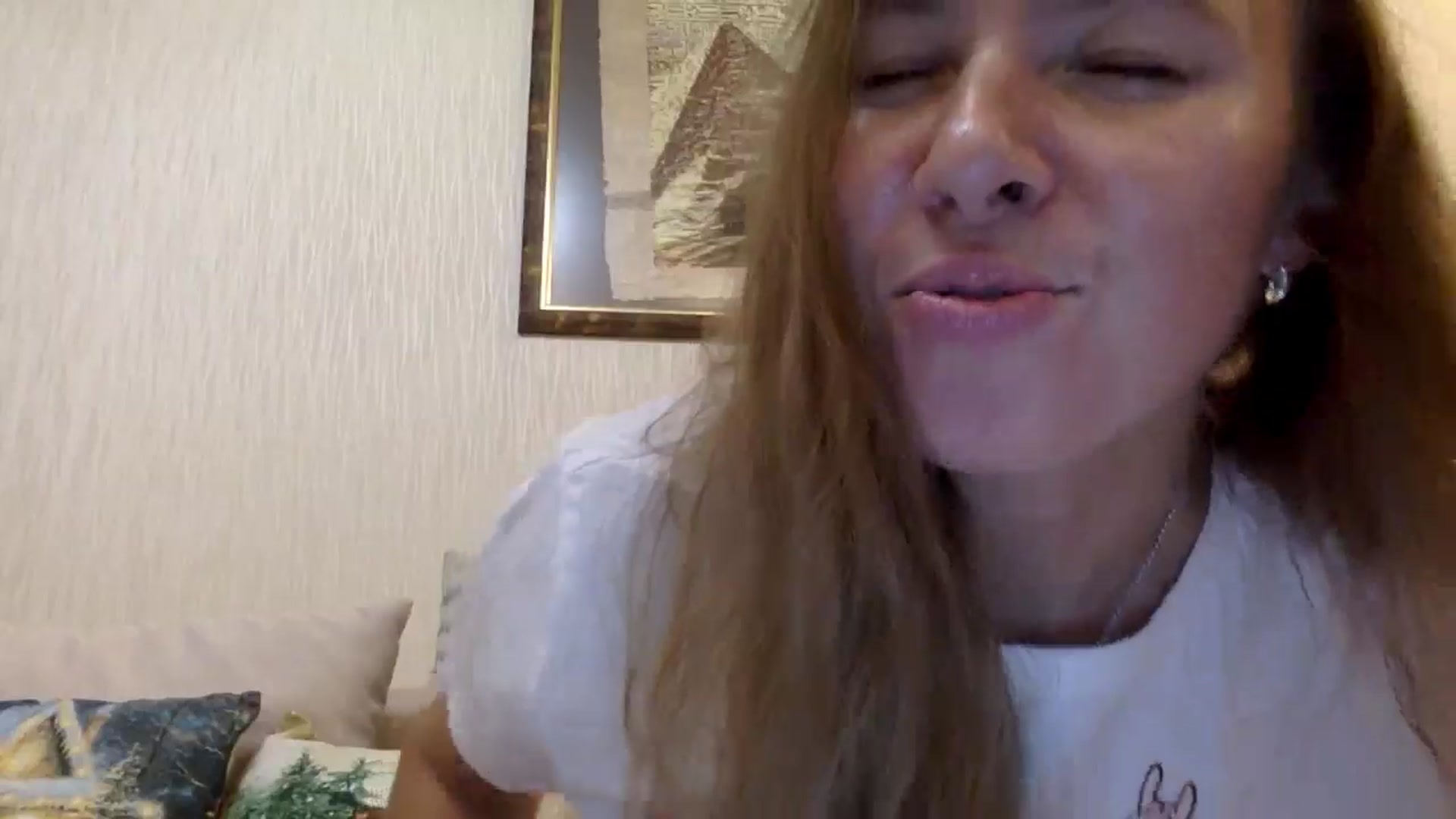 Gallery image thumbnail from KITTENGER's myfreecams stream on, 12/25/2024, 12:23 image 12 of 20