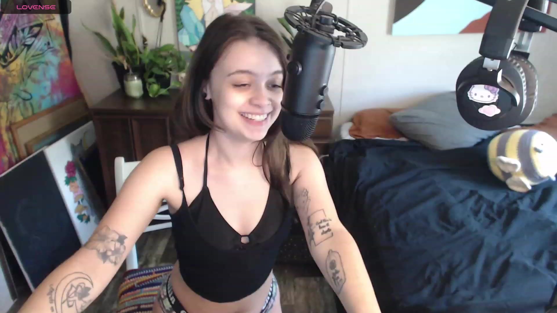 Gallery image thumbnail from KKayKitten's myfreecams stream on, 10/02/2023, 18:32 image 17 of 20