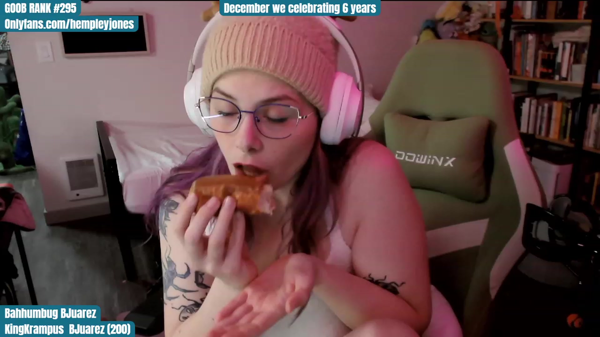 Gallery image thumbnail from KRAMPUSSY's myfreecams stream on, 12/09/2023, 02:04 image 15 of 20