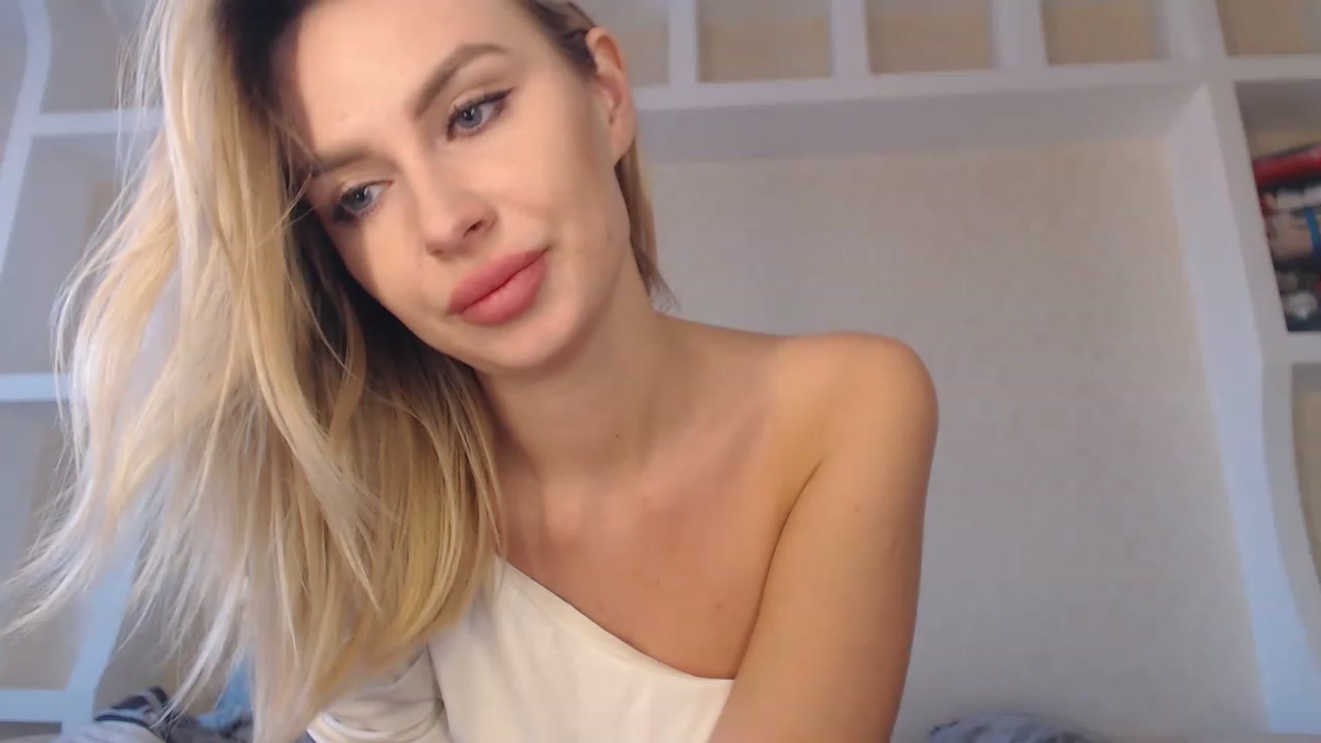 Gallery image thumbnail from KRISLITE's myfreecams stream on, 11/23/2022, 08:49 image 9 of 20