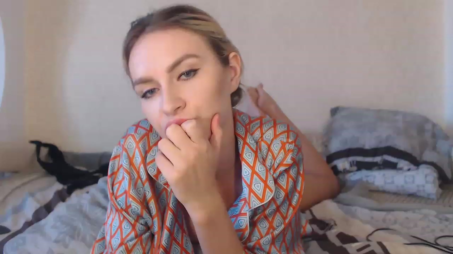 Gallery image thumbnail from KRISLITE's myfreecams stream on, 11/23/2022, 09:56 image 7 of 20