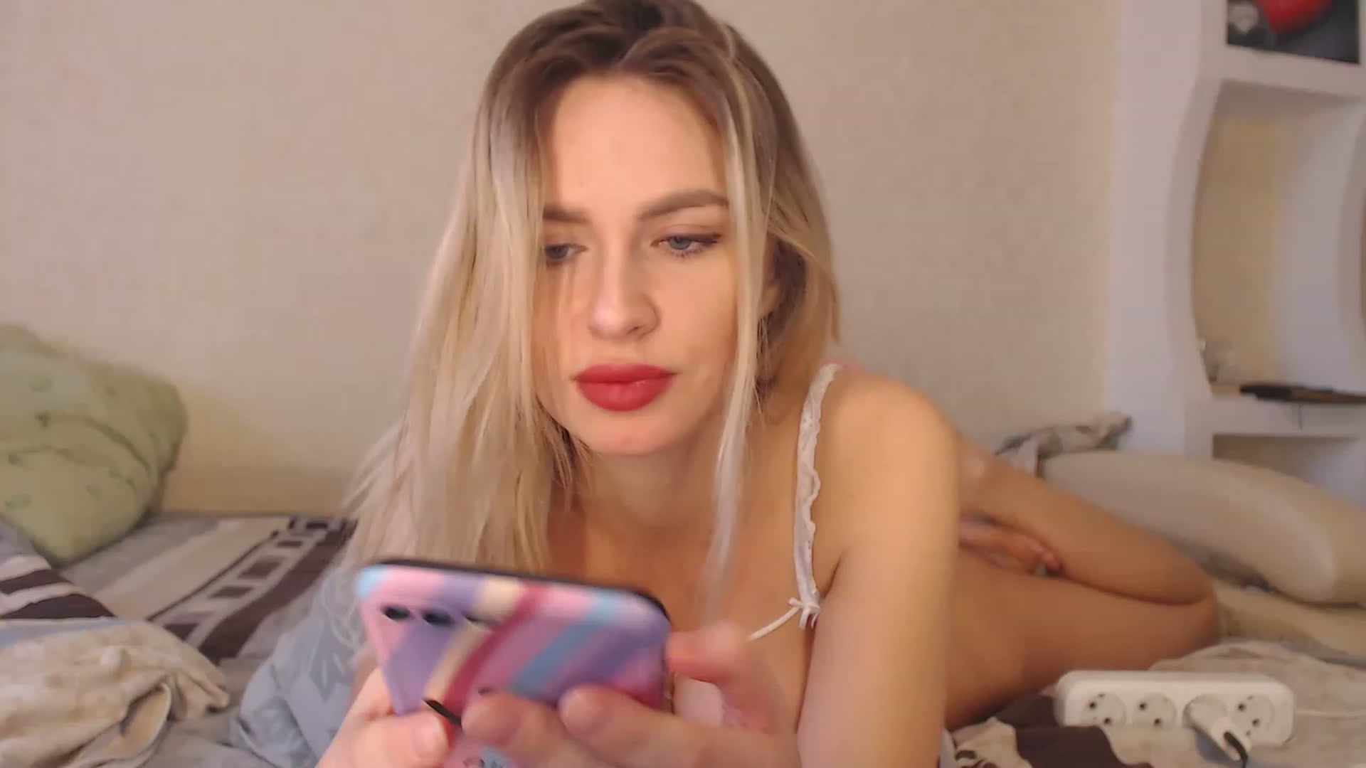 Gallery image thumbnail from KRISLITE's myfreecams stream on, 01/03/2023, 07:49 image 5 of 20