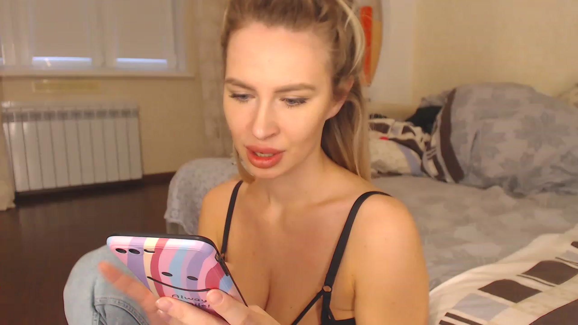 Gallery image thumbnail from KRISLITE's myfreecams stream on, 01/04/2023, 07:42 image 1 of 20