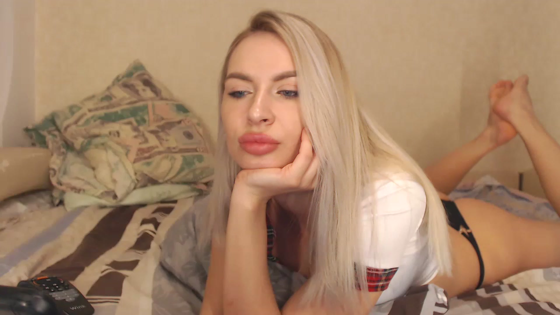 Gallery image thumbnail from KRISLITE's myfreecams stream on, 02/27/2023, 15:12 image 7 of 20