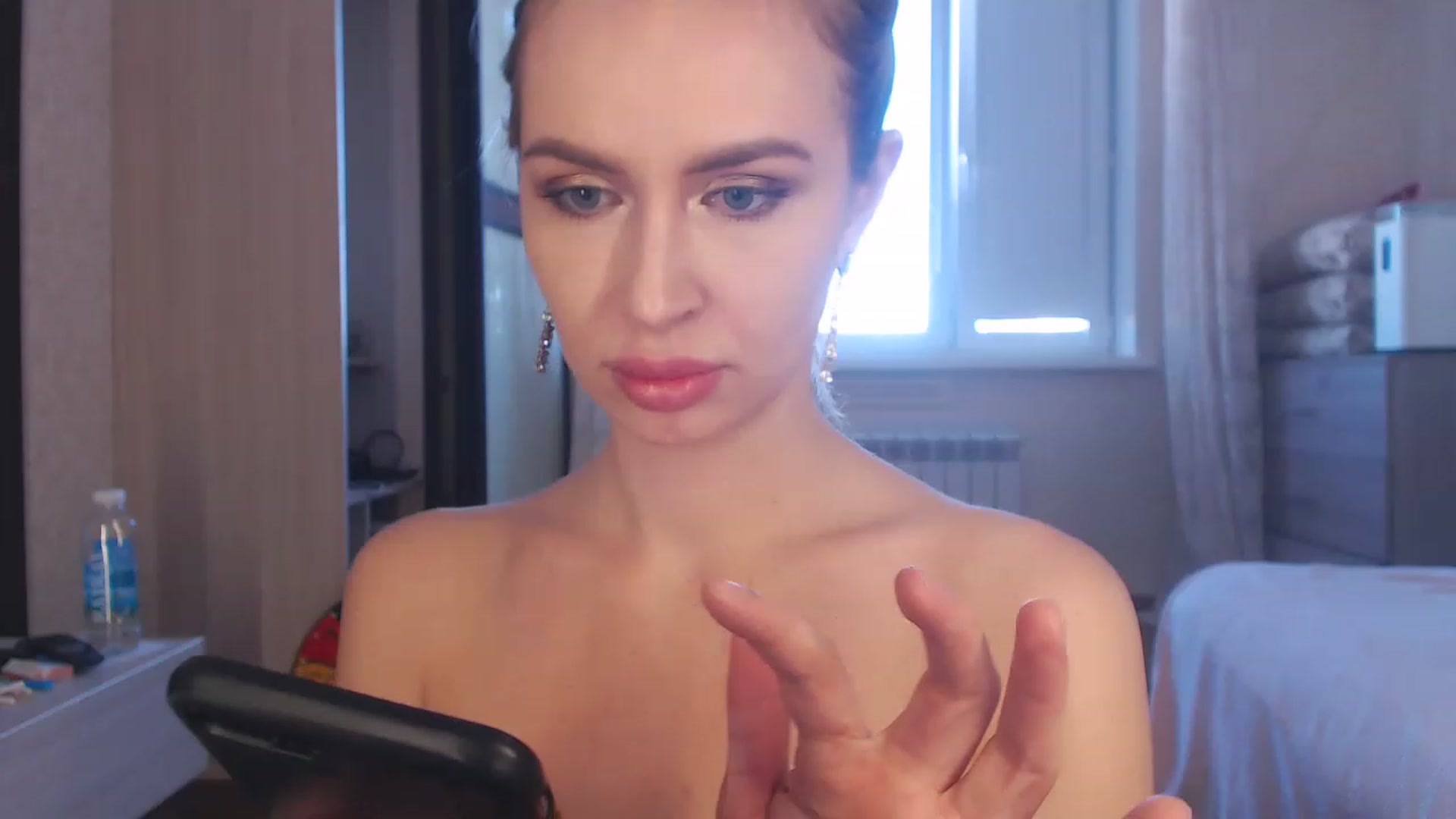 Gallery image thumbnail from KRISLITE's myfreecams stream on, 03/12/2023, 10:25 image 17 of 20