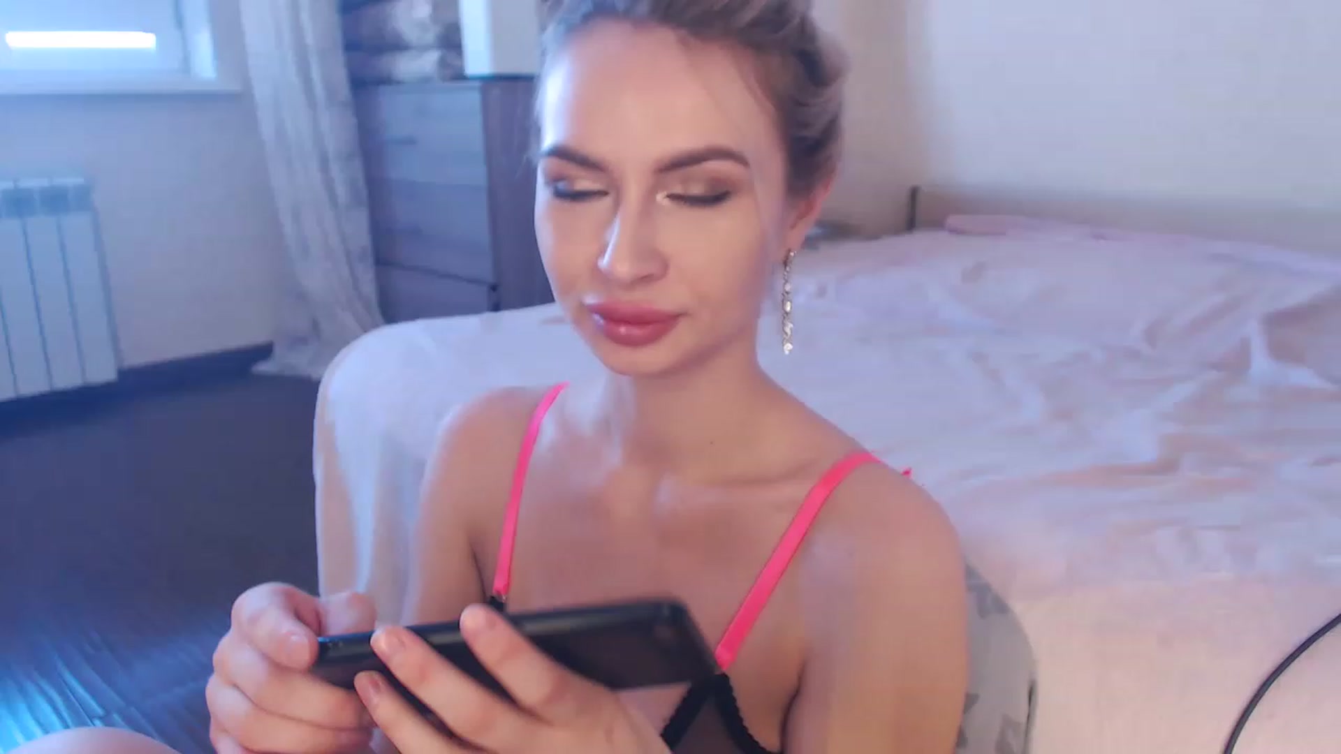 Gallery image thumbnail from KRISLITE's myfreecams stream on, 03/12/2023, 10:25 image 8 of 20