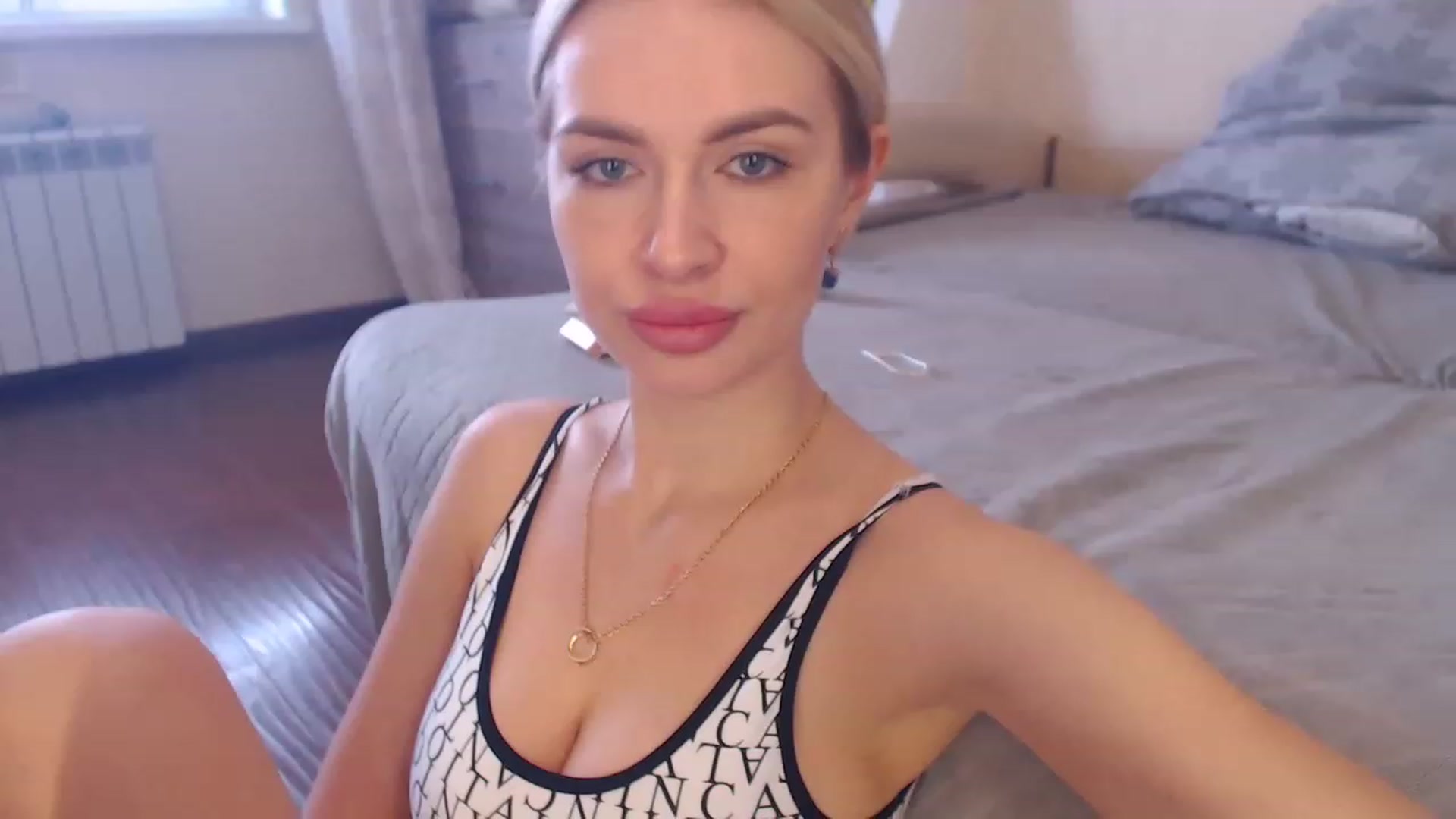 Gallery image thumbnail from KRISLITE's myfreecams stream on, 03/23/2023, 07:46 image 10 of 20