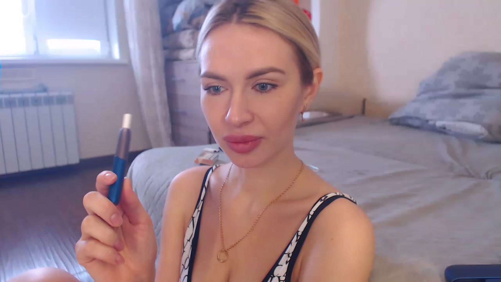 Gallery image thumbnail from KRISLITE's myfreecams stream on, 03/23/2023, 07:46 image 12 of 20