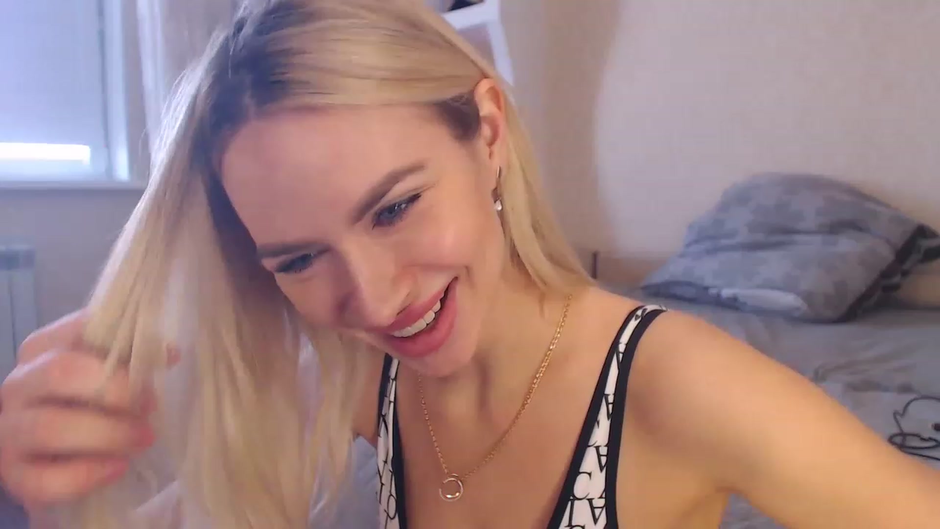 Gallery image thumbnail from KRISLITE's myfreecams stream on, 03/23/2023, 07:46 image 19 of 20