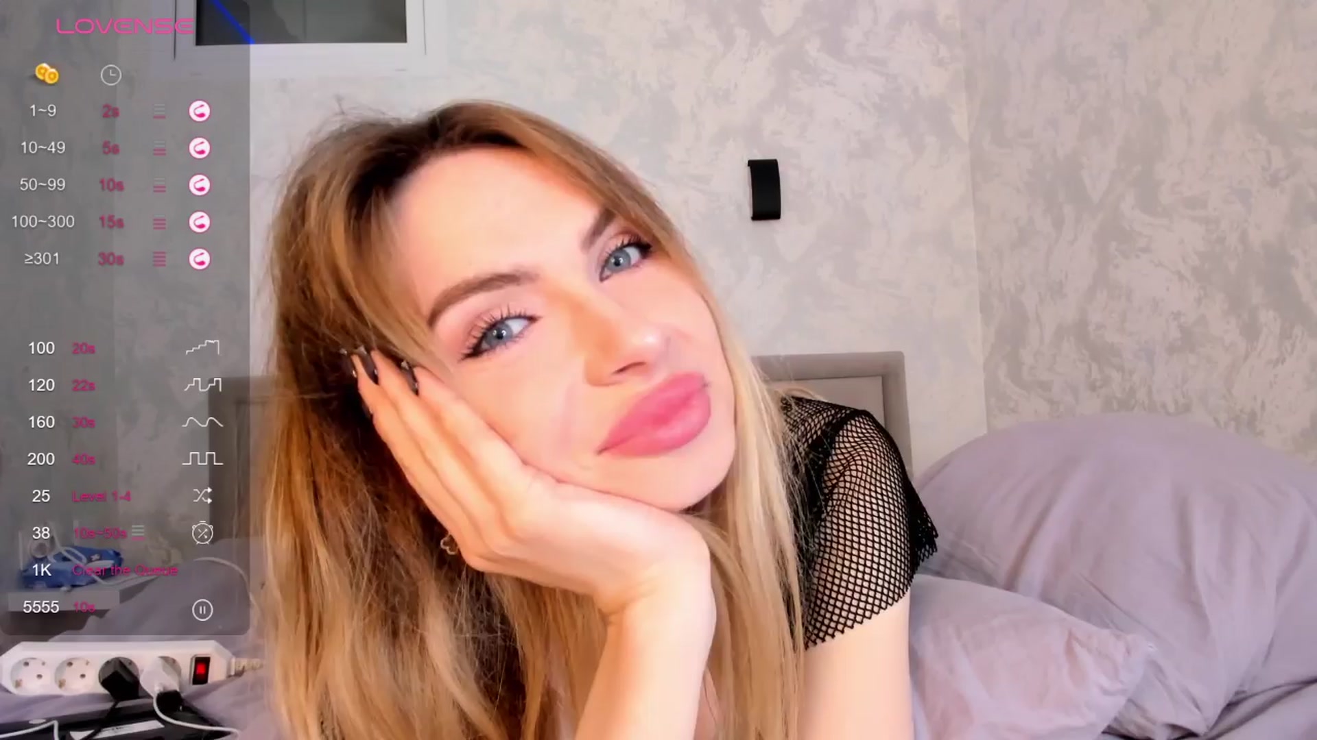 Gallery image thumbnail from KRISLITE's myfreecams stream on, 03/28/2024, 04:33 image 14 of 20