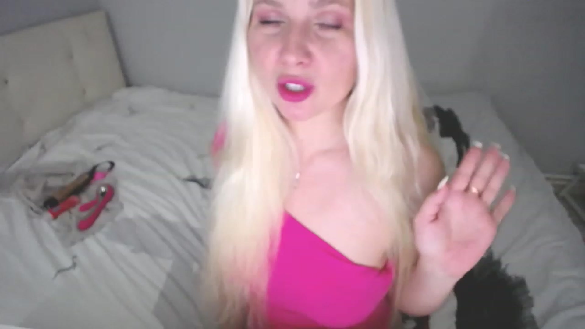 Gallery image thumbnail from KRISTEN_777's myfreecams stream on, 05/30/2023, 23:12 image 11 of 20