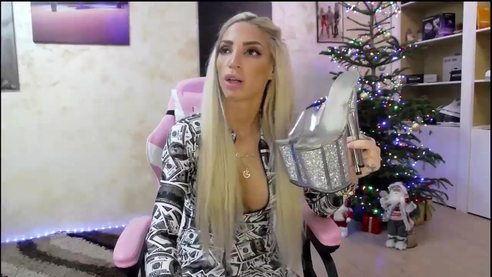 Gallery image thumbnail from KRYSTALjenna's myfreecams stream on, 01/02/2024, 03:03 image 20 of 20