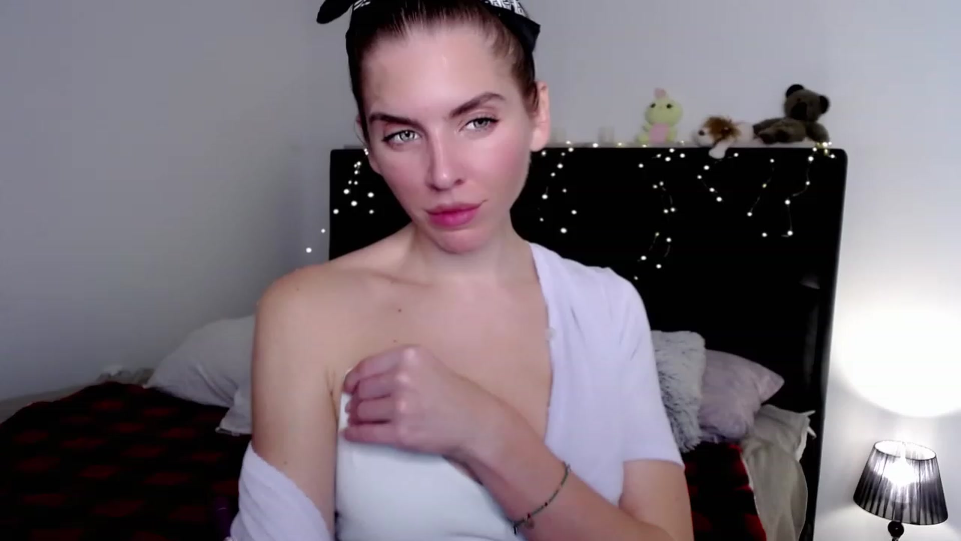 Gallery image thumbnail from K_I_A's myfreecams stream on, 12/16/2022, 19:26 image 2 of 20