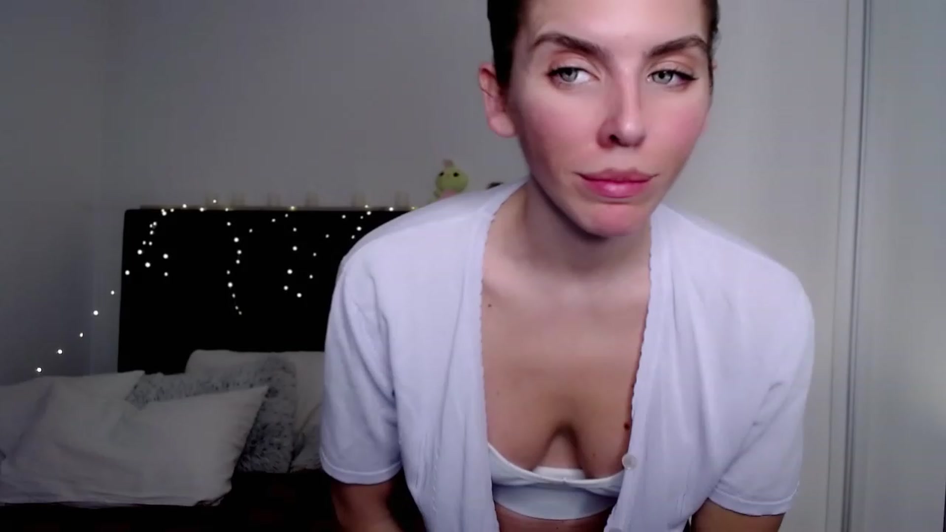 Gallery image thumbnail from K_I_A's myfreecams stream on, 12/16/2022, 19:26 image 17 of 20