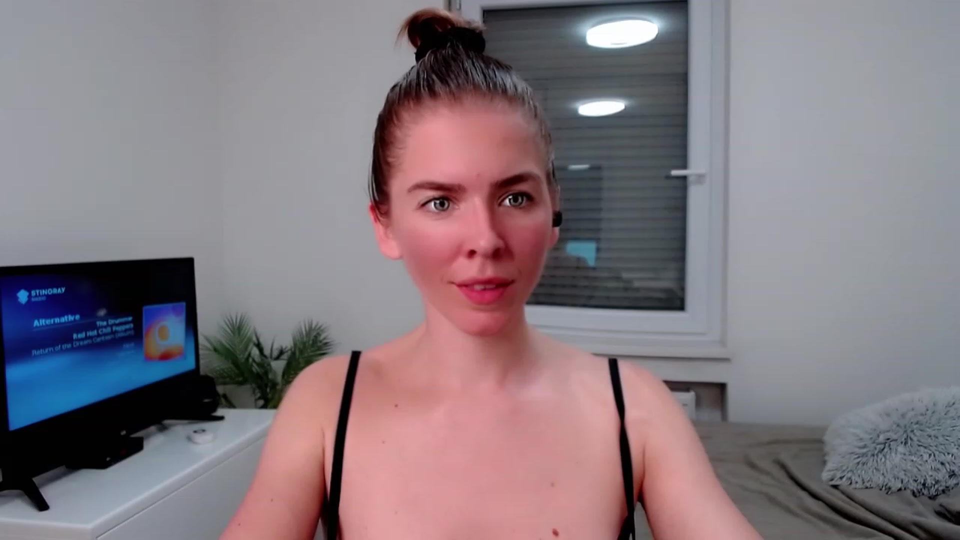 Gallery image thumbnail from K_I_A's myfreecams stream on, 05/03/2023, 18:30 image 4 of 20