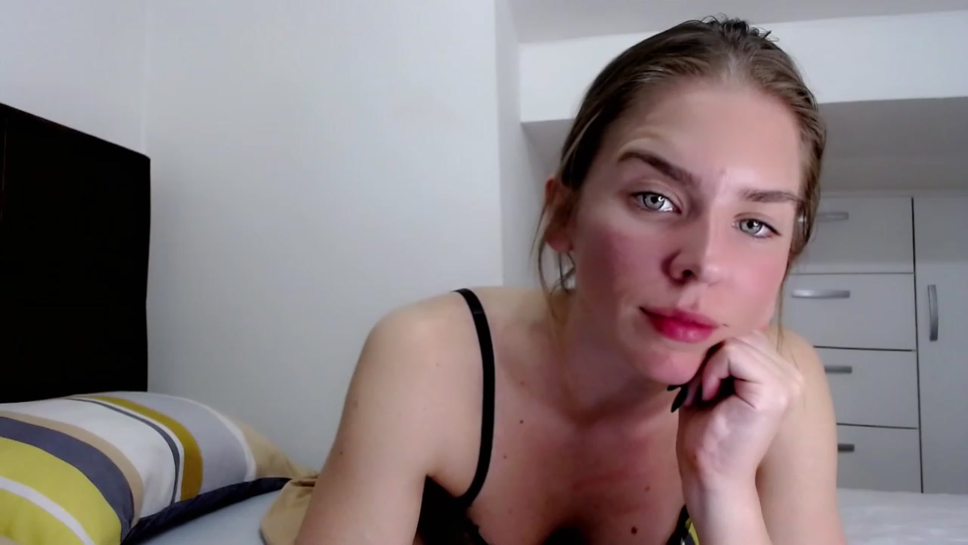 Gallery image thumbnail from K_I_A's myfreecams stream on, 05/07/2023, 19:51 image 2 of 20