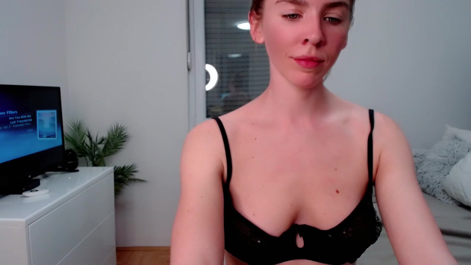 Gallery image thumbnail from K_I_A's myfreecams stream on, 05/09/2023, 19:40 image 3 of 20