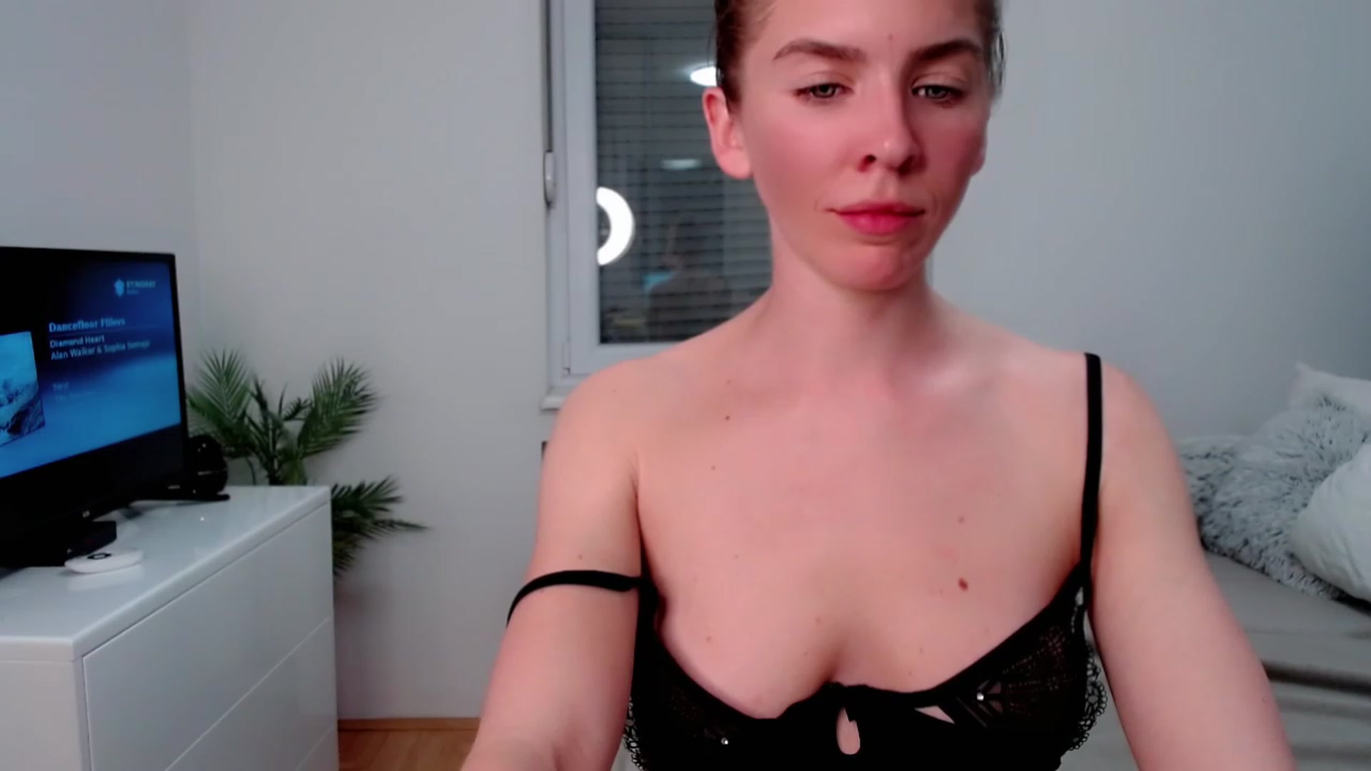 Gallery image thumbnail from K_I_A's myfreecams stream on, 05/09/2023, 19:40 image 12 of 20