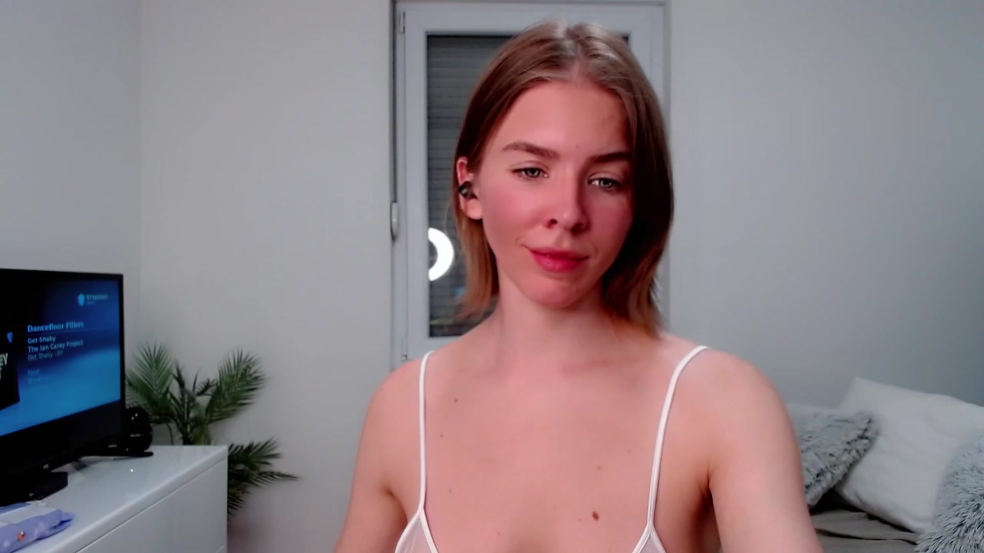 Gallery image thumbnail from K_I_A's myfreecams stream on, 05/10/2023, 19:54 image 3 of 20