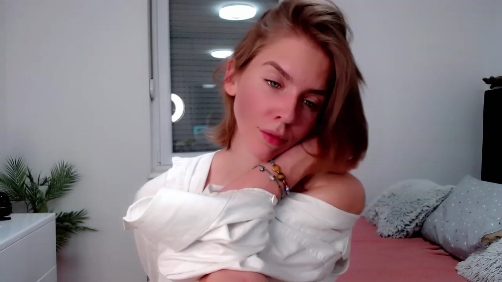 Gallery image thumbnail from K_I_A's myfreecams stream on, 05/15/2023, 18:47 image 19 of 20