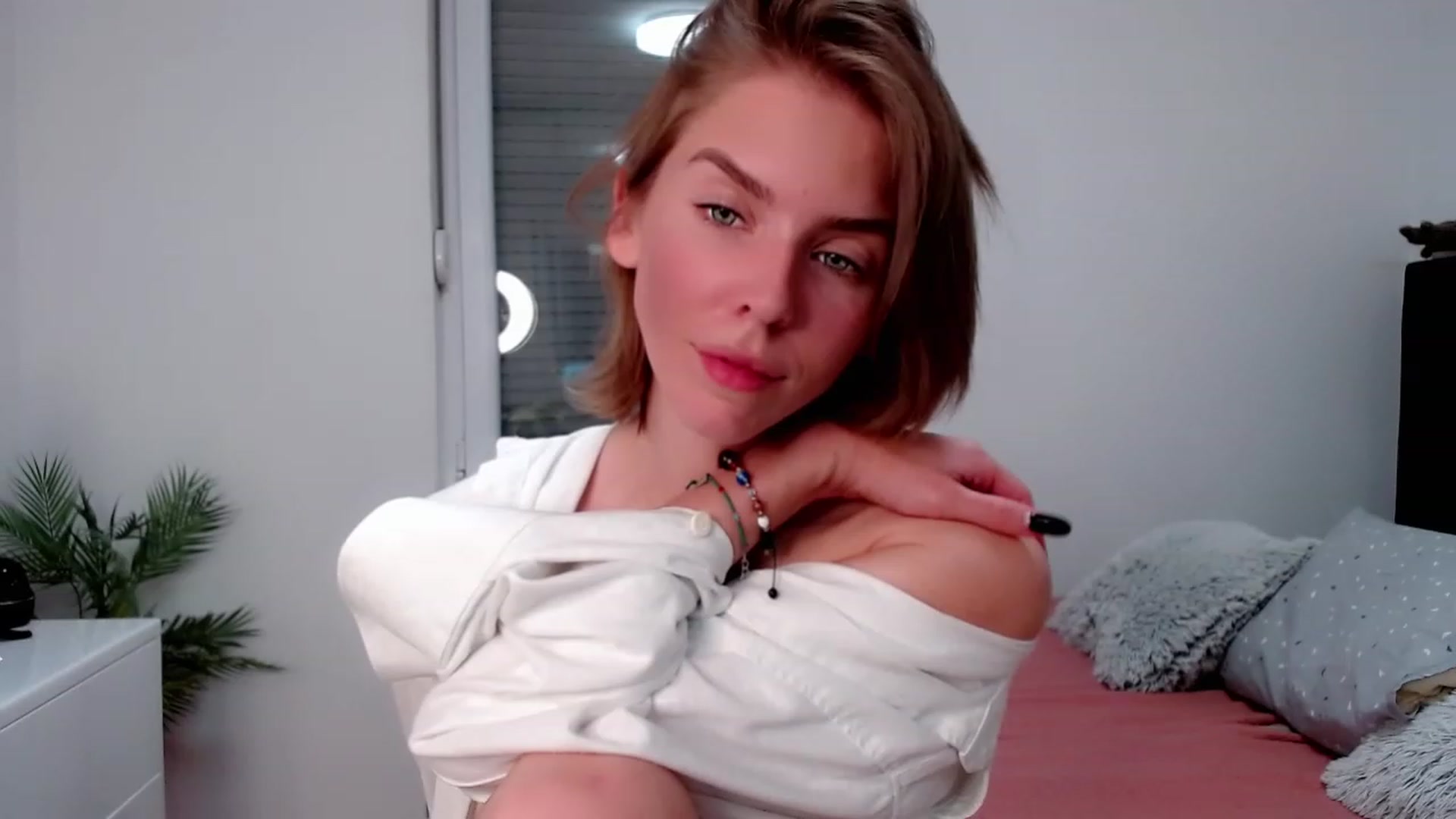 Gallery image thumbnail from K_I_A's myfreecams stream on, 05/15/2023, 18:47 image 18 of 20