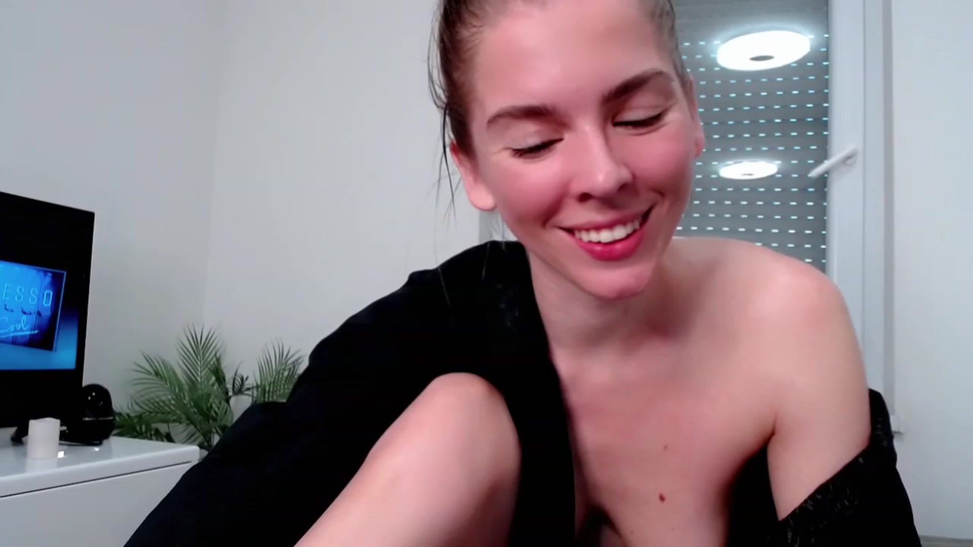 Gallery image thumbnail from K_I_A's myfreecams stream on, 06/07/2023, 18:00 image 20 of 20