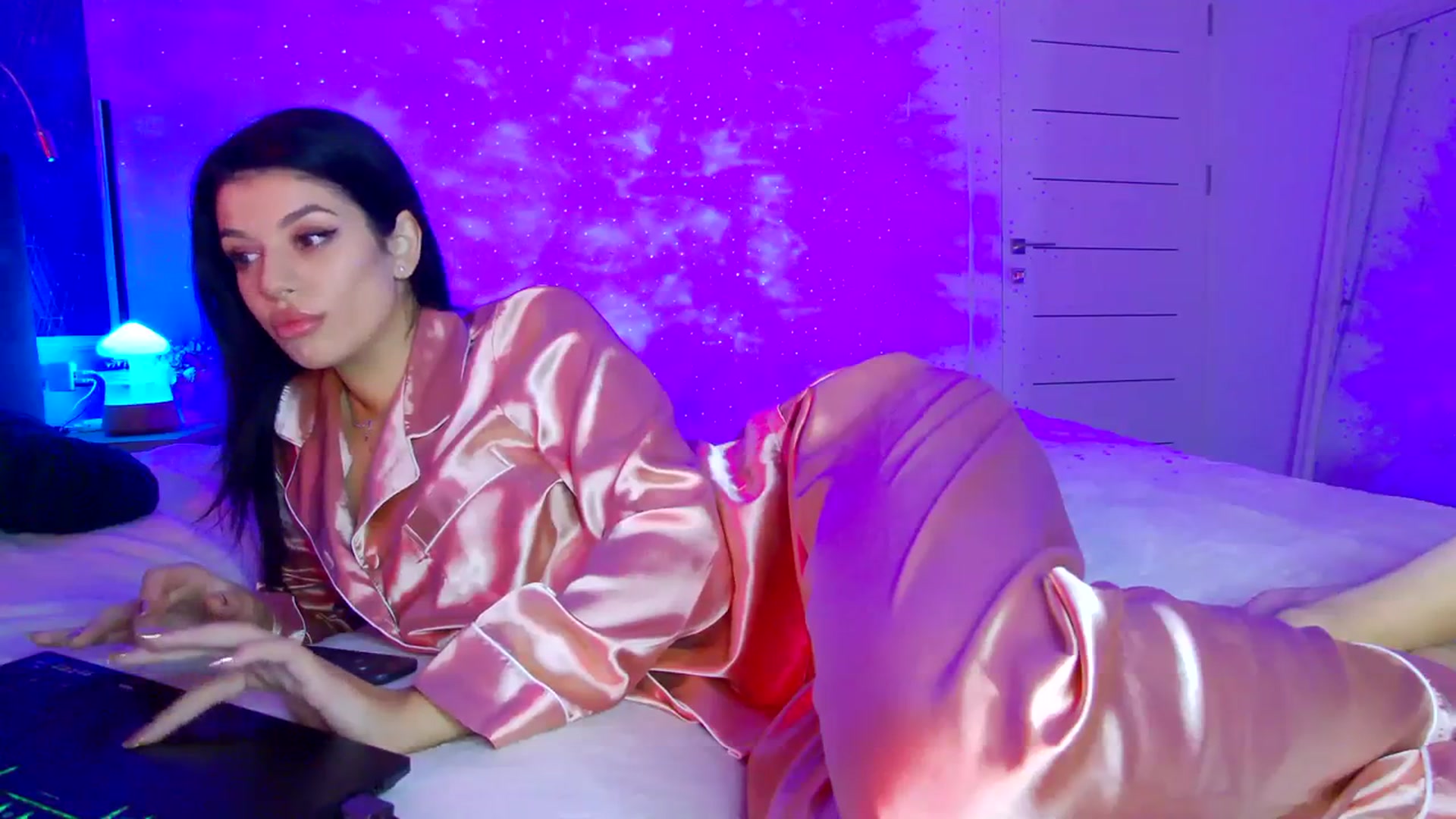 Gallery image thumbnail from K_KalIySya_S's myfreecams stream on, 01/18/2024, 19:14 image 9 of 20