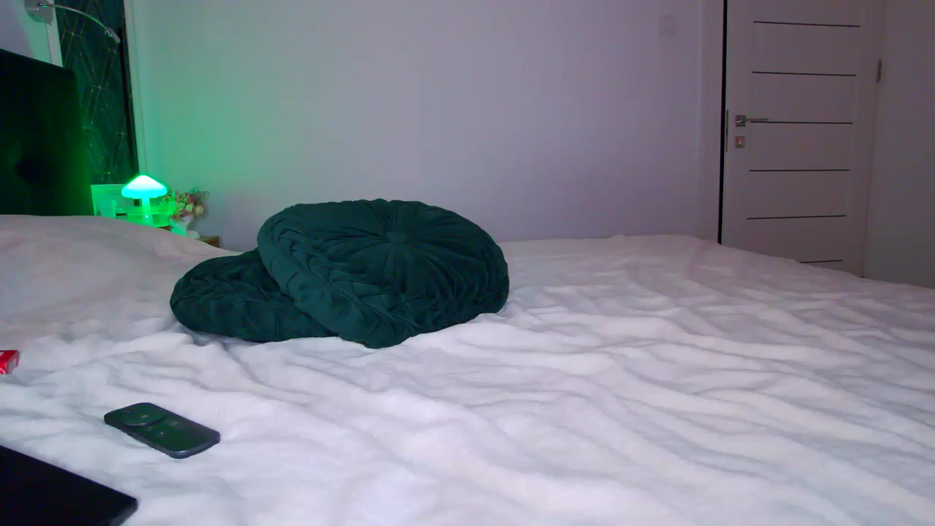 Gallery image thumbnail from K_KalIySya_S's myfreecams stream on, 03/21/2024, 20:43 image 17 of 20