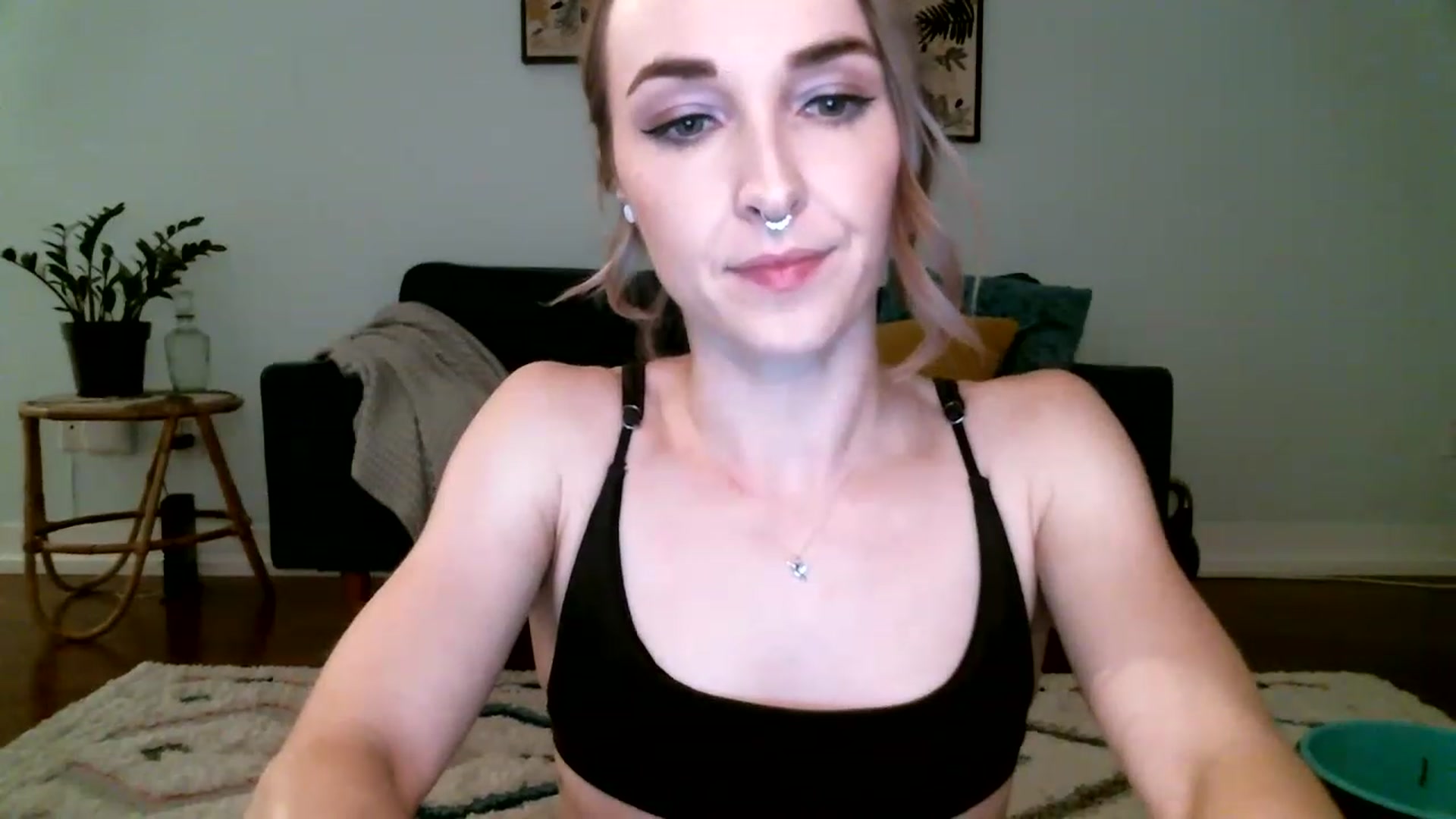 Gallery image thumbnail from K_O_A's myfreecams stream on, 11/21/2022, 08:16 image 15 of 20
