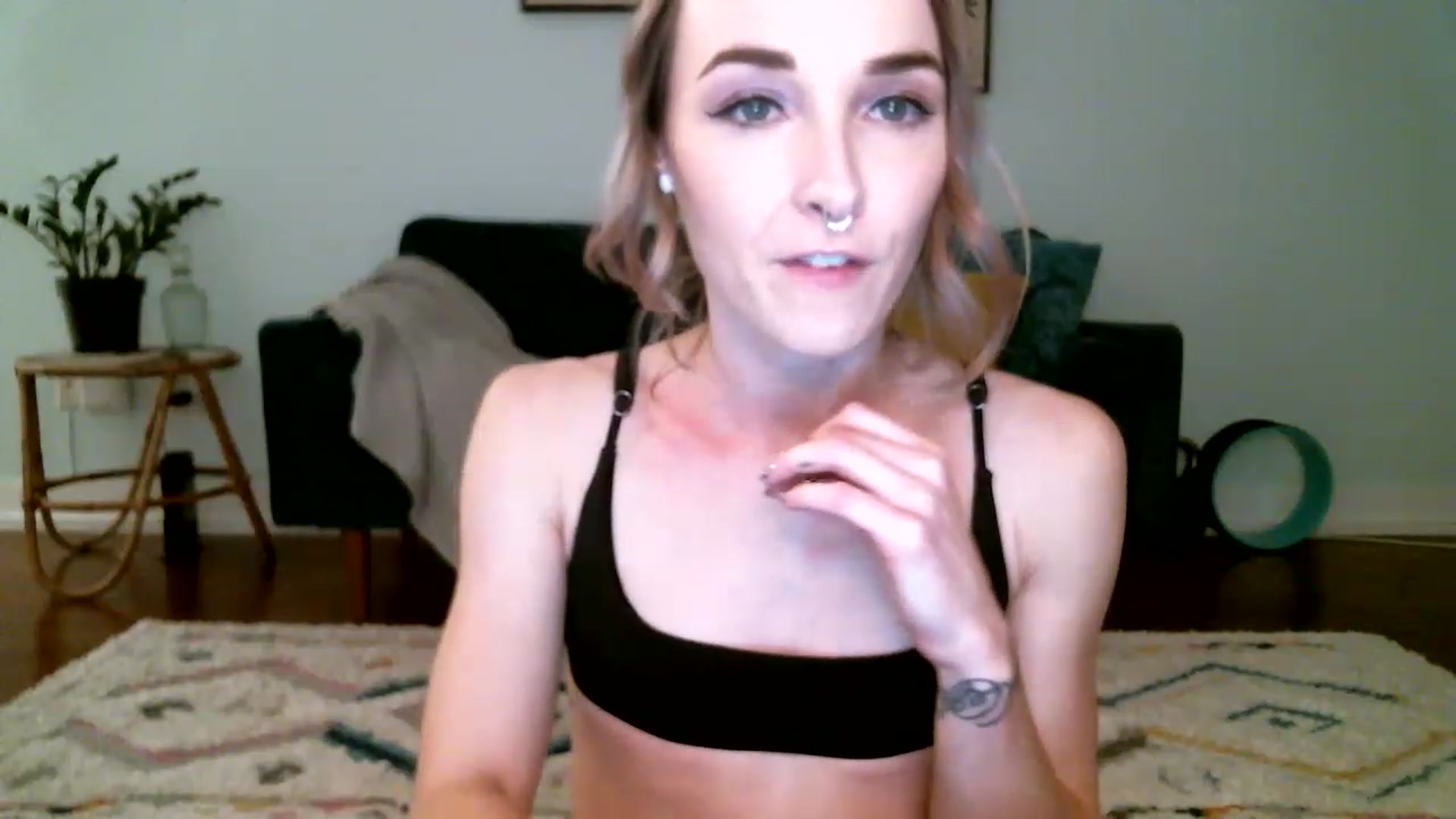 Gallery image thumbnail from K_O_A's myfreecams stream on, 11/21/2022, 08:16 image 3 of 20