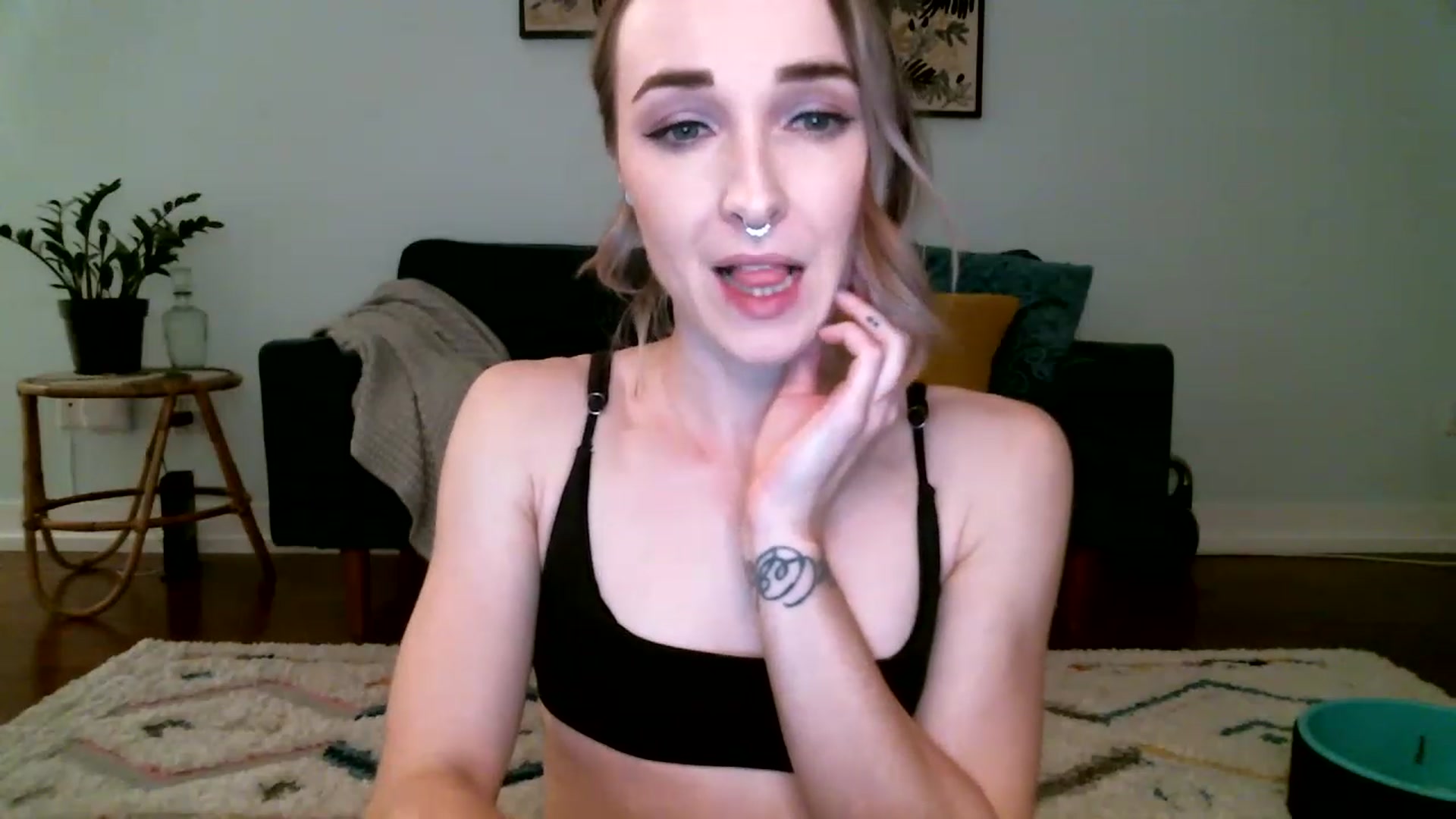 Gallery image thumbnail from K_O_A's myfreecams stream on, 11/21/2022, 08:16 image 18 of 20