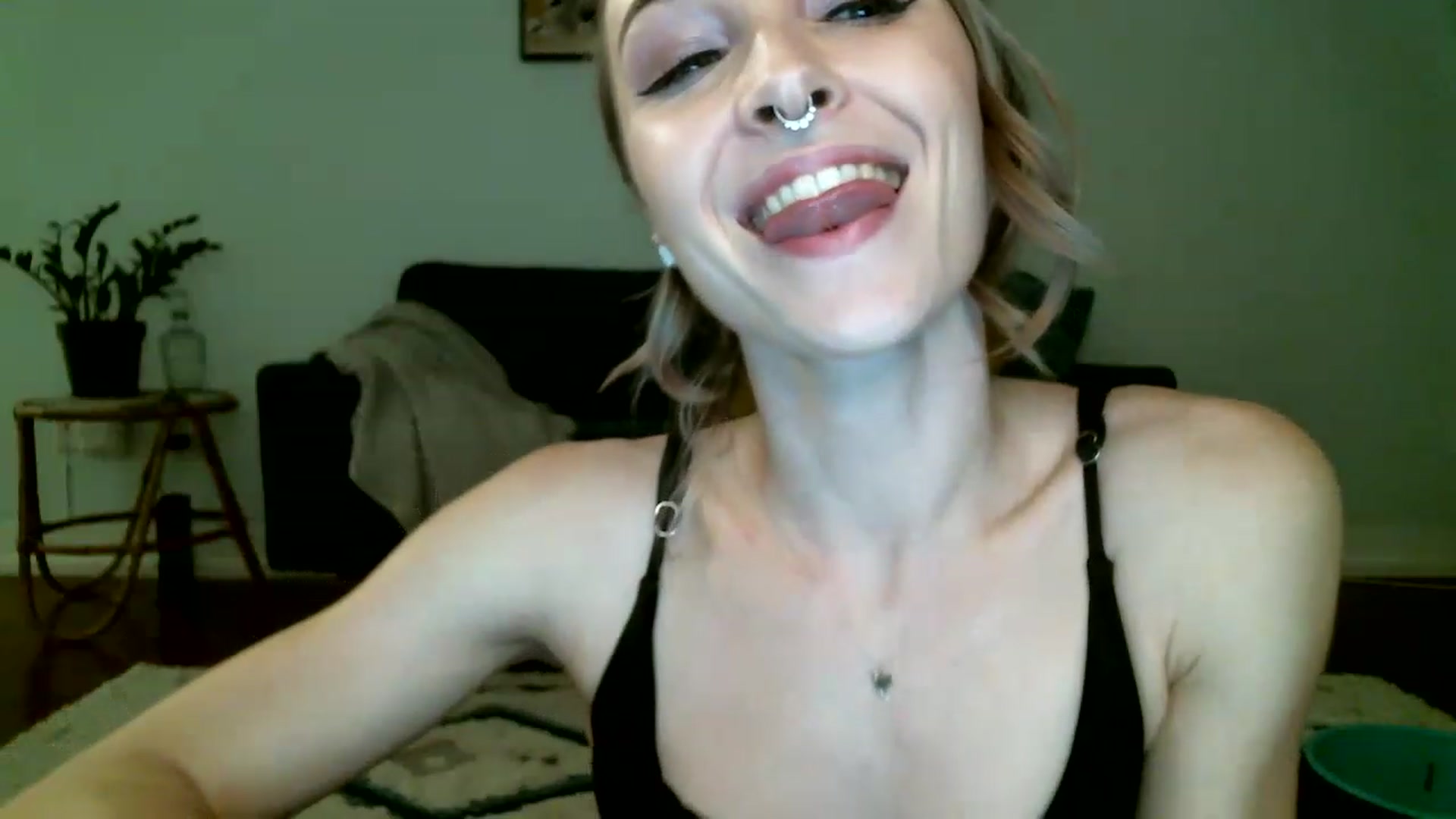 Gallery image thumbnail from K_O_A's myfreecams stream on, 11/21/2022, 08:16 image 16 of 20