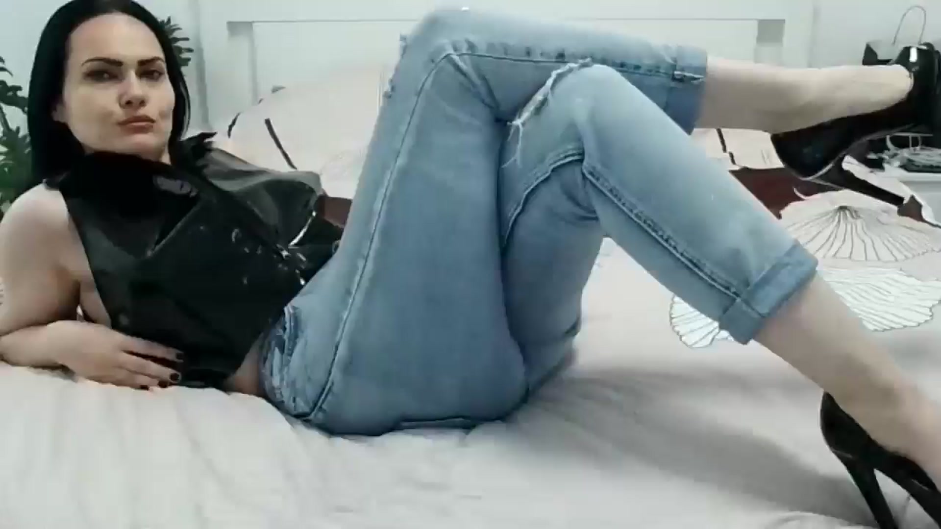 Gallery image thumbnail from K_Queen's myfreecams stream on, 05/10/2024, 13:38 image 1 of 20