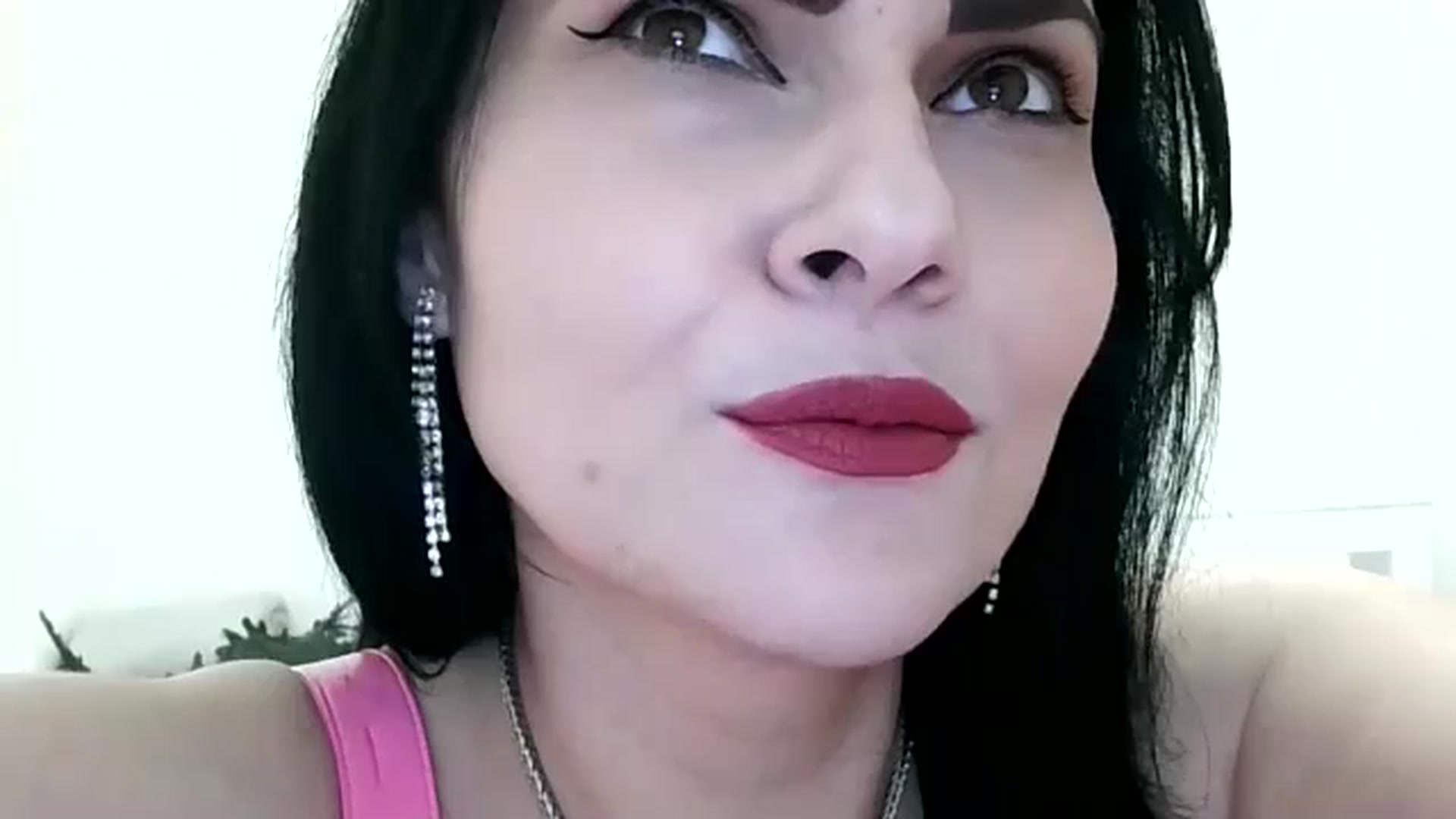Gallery image thumbnail from K_Queen's myfreecams stream on, 05/19/2024, 14:34 image 4 of 20
