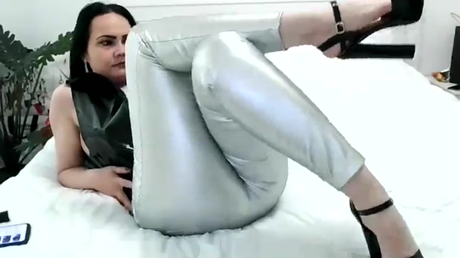 Gallery image thumbnail from K_Queen's myfreecams stream on, 05/27/2024, 13:14 image 14 of 20