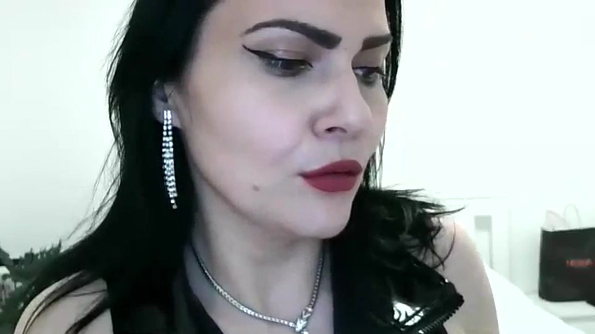 Gallery image thumbnail from K_Queen's myfreecams stream on, 06/03/2024, 18:04 image 2 of 20