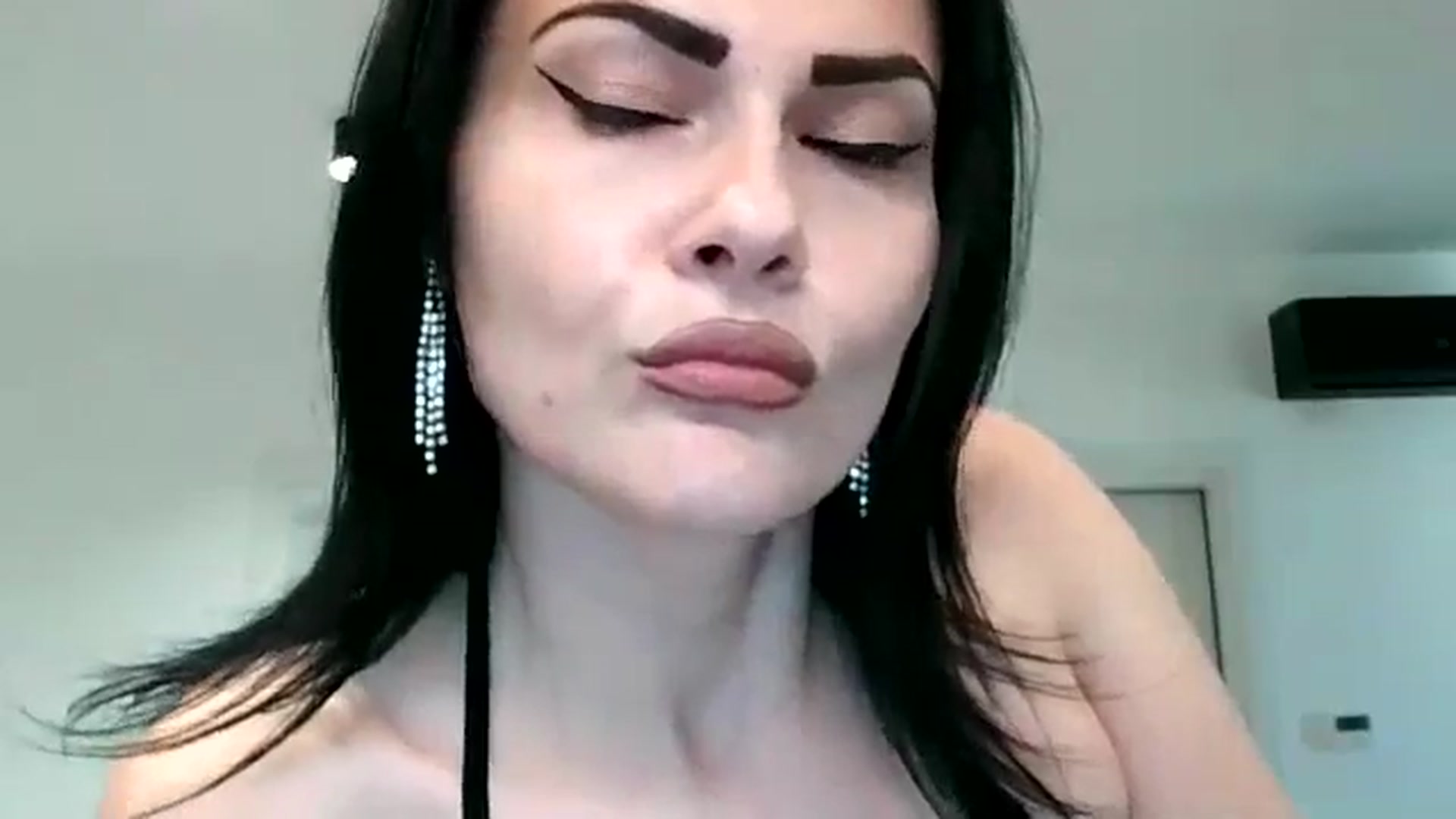 Gallery image thumbnail from K_Queen's myfreecams stream on, 08/02/2024, 09:30 image 10 of 20