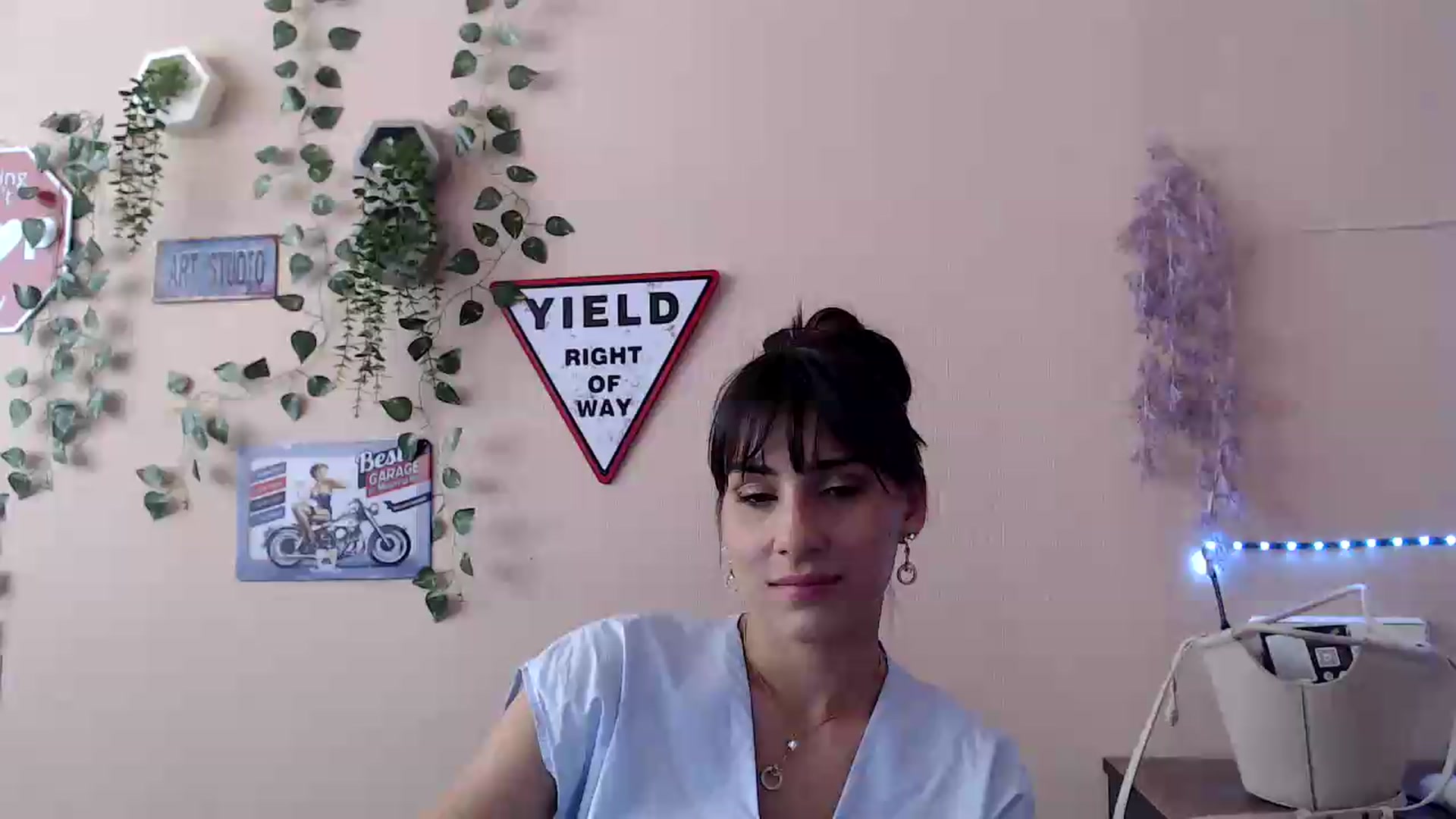 Gallery image thumbnail from K_Sandra's myfreecams stream on, 09/20/2026, 15:18 image 2 of 20