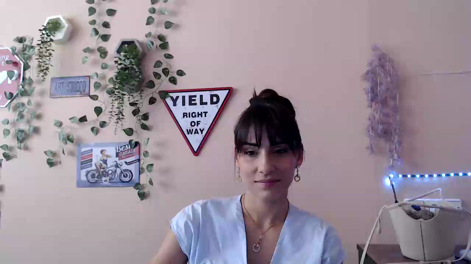 Gallery image thumbnail from K_Sandra's myfreecams stream on, 09/20/2026, 15:18 image 10 of 20