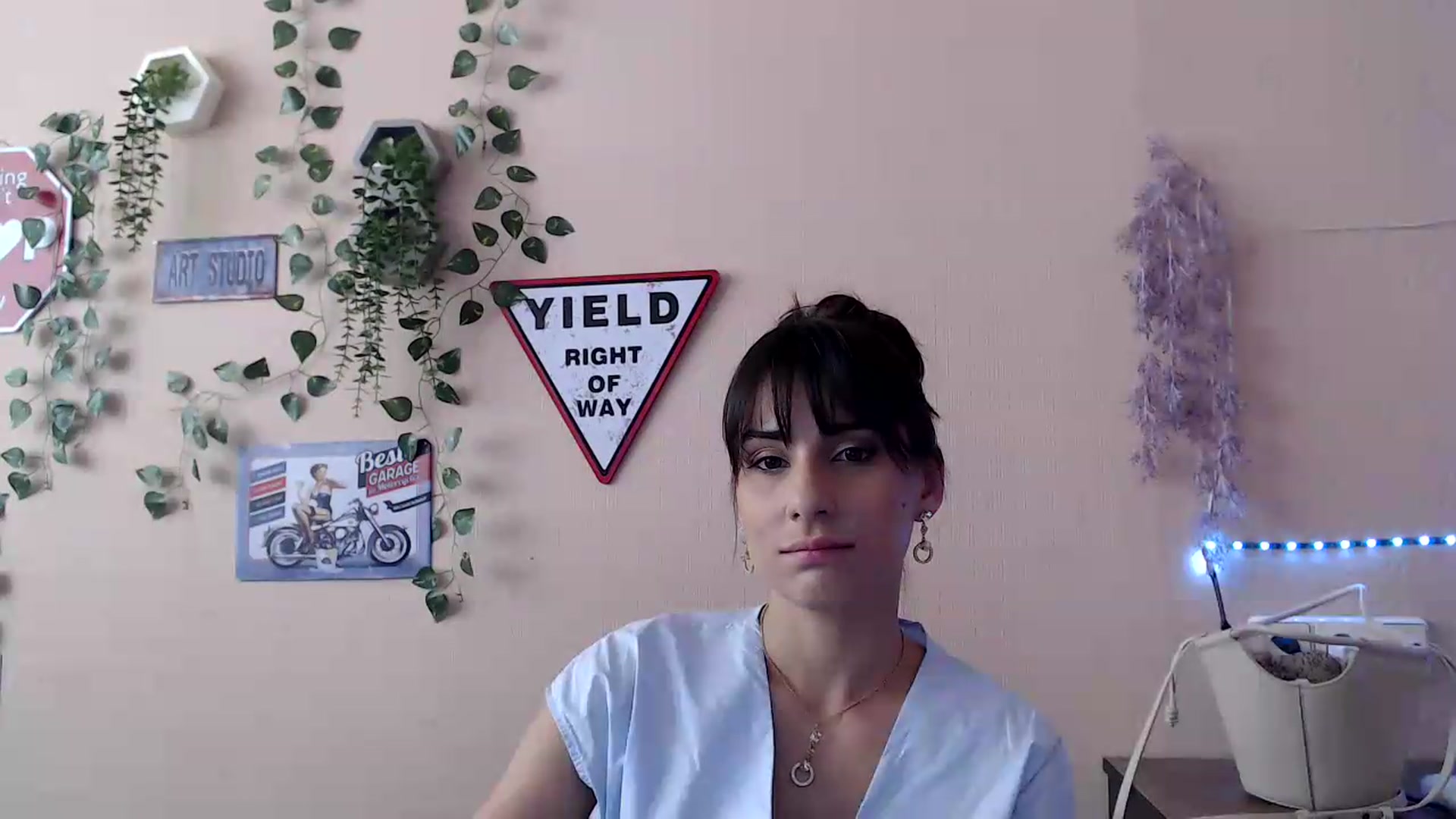 Gallery image thumbnail from K_Sandra's myfreecams stream on, 09/20/2026, 15:18 image 12 of 20